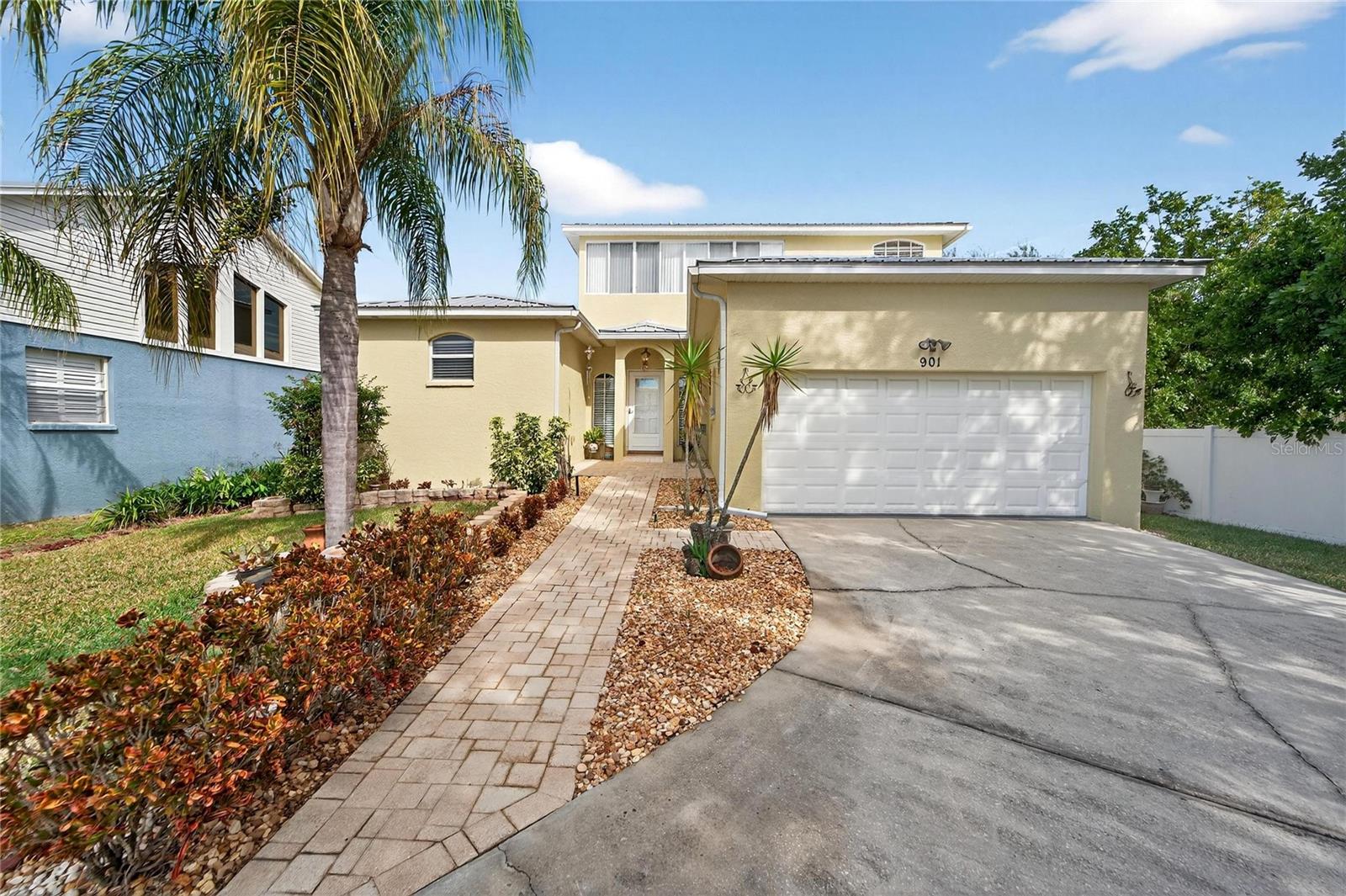 Listing photo id 4 for 901 Shagos Drive