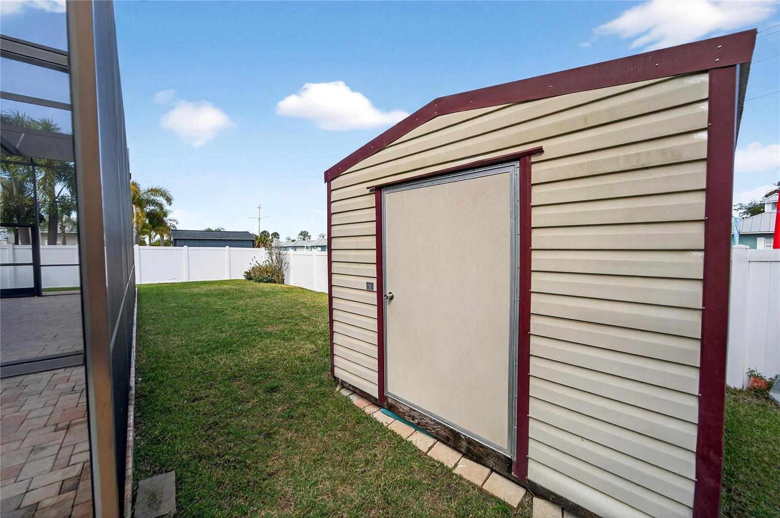 Listing photo id 59 for 901 Shagos Drive