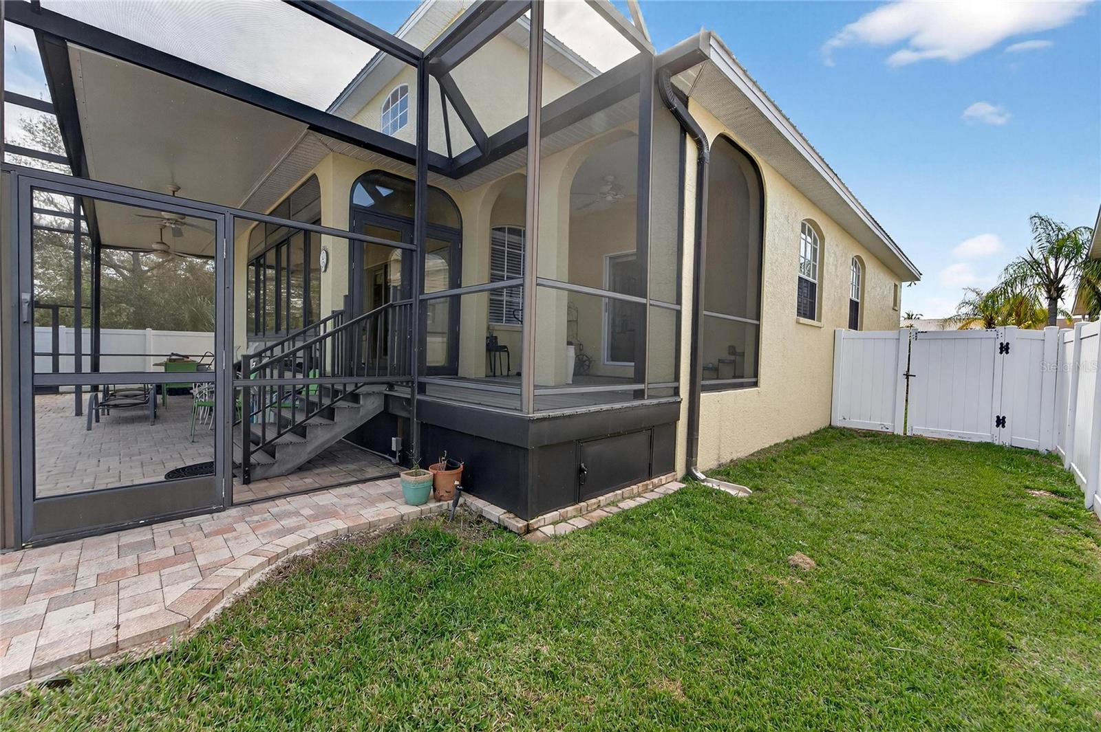 Listing photo id 62 for 901 Shagos Drive