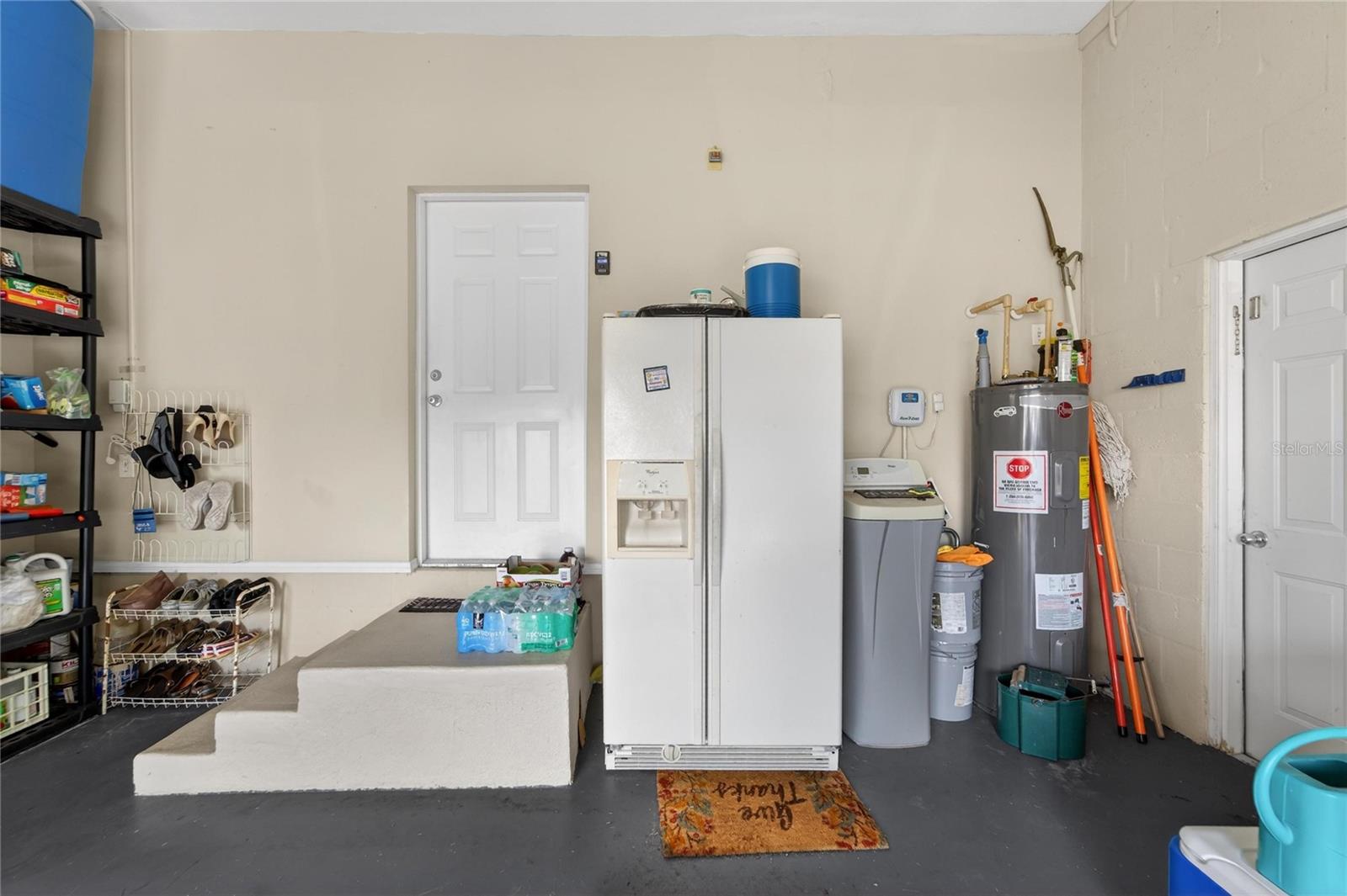 Listing photo id 64 for 901 Shagos Drive