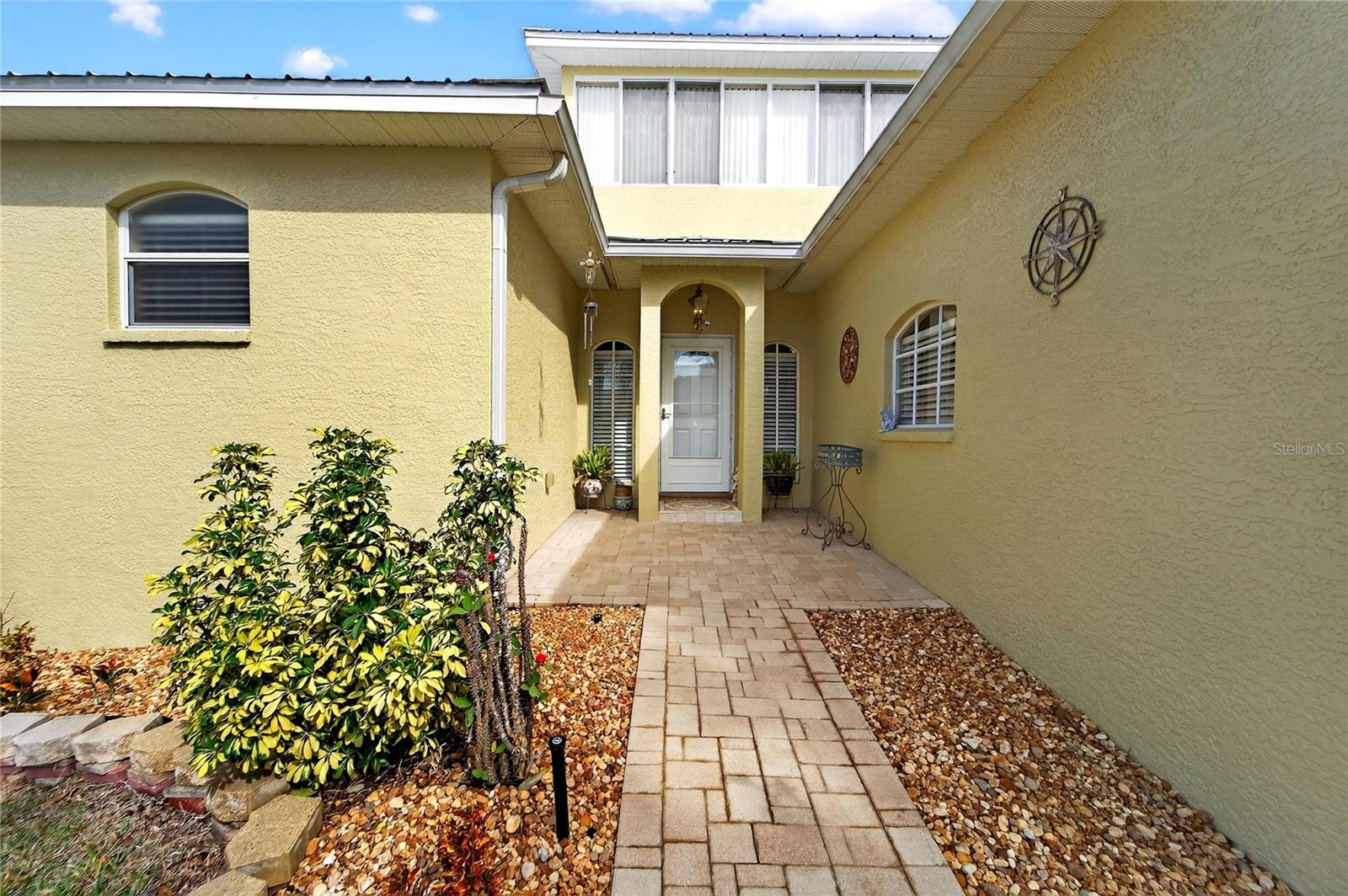 Listing photo id 5 for 901 Shagos Drive