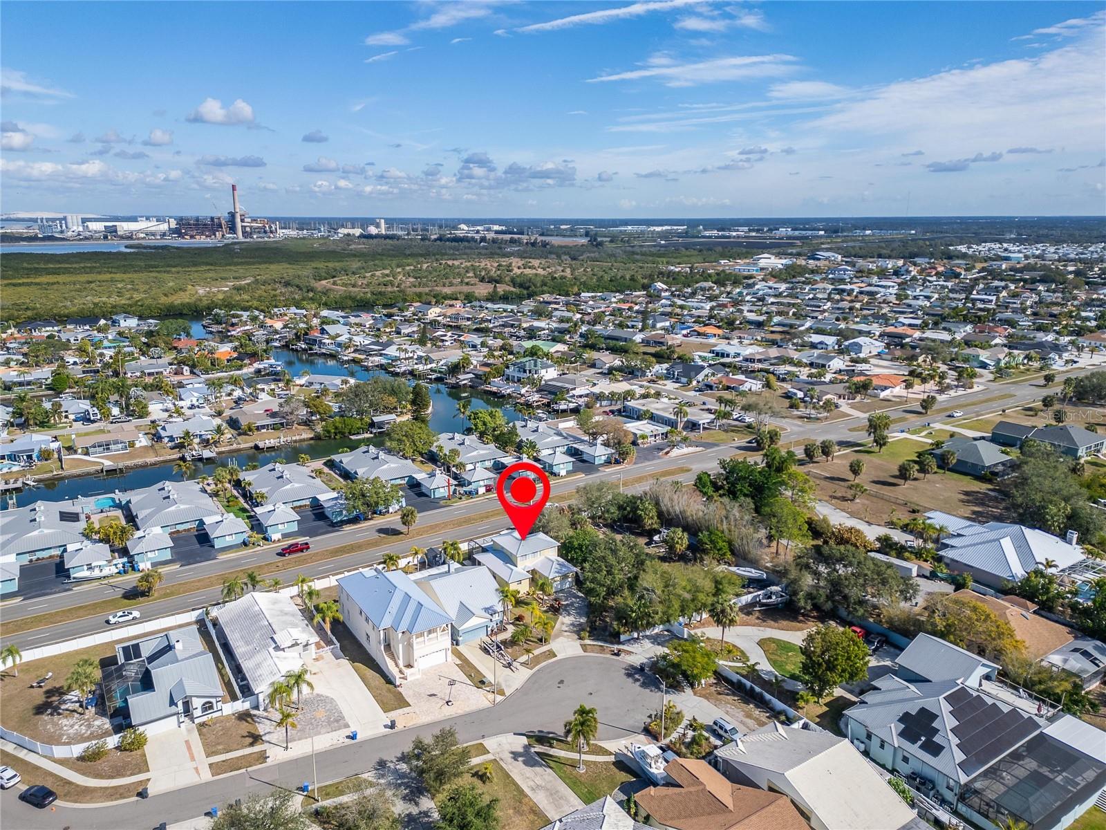 Listing photo id 73 for 901 Shagos Drive