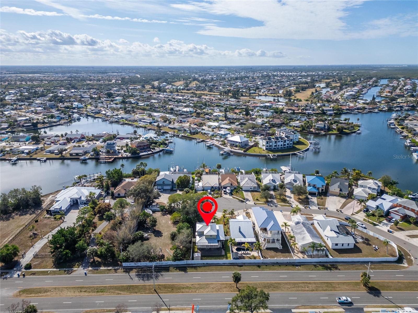 Listing photo id 74 for 901 Shagos Drive