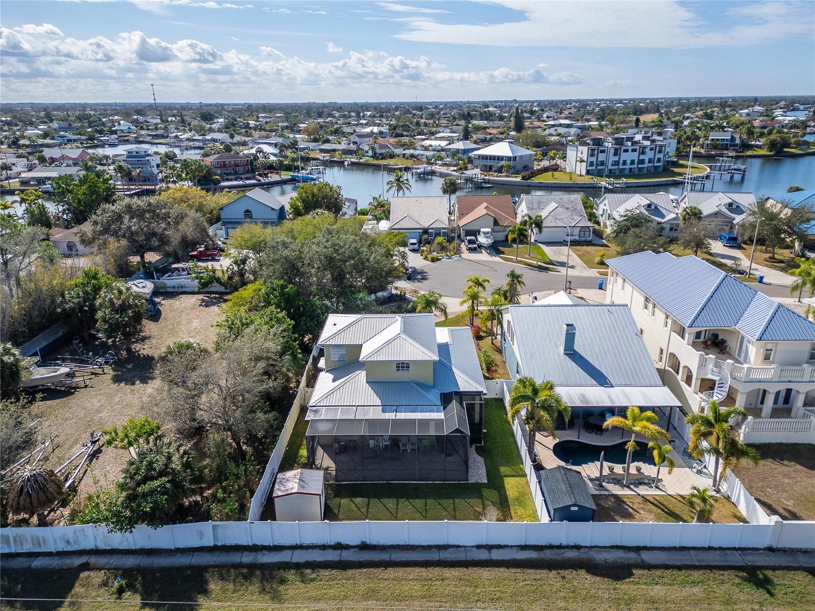 Listing photo id 78 for 901 Shagos Drive