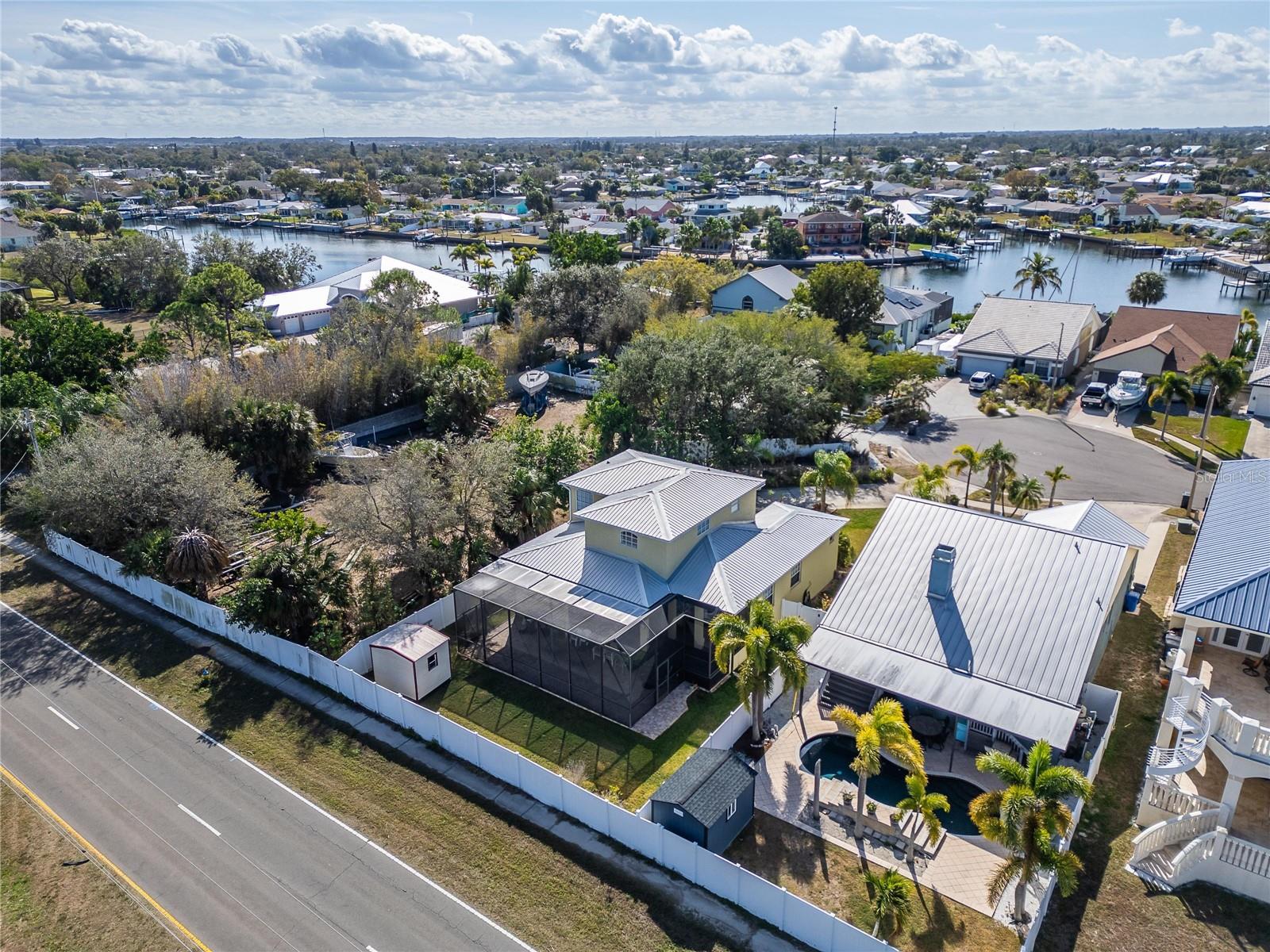 Listing photo id 79 for 901 Shagos Drive