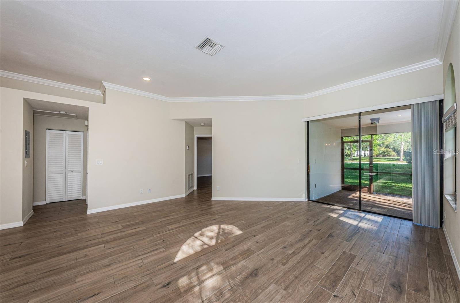 Listing photo id 10 for 3870 Pheasant Court