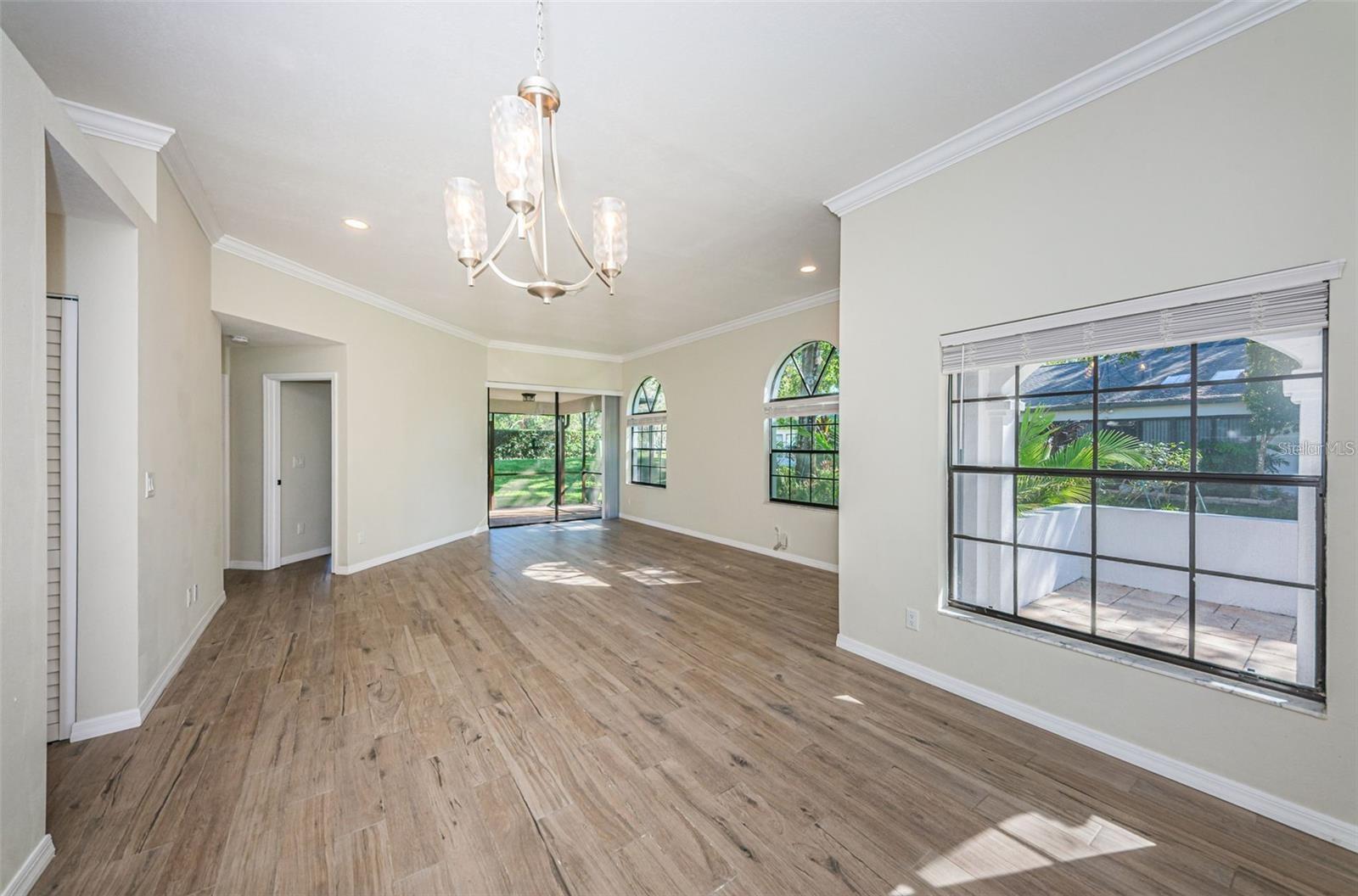 Listing photo id 11 for 3870 Pheasant Court