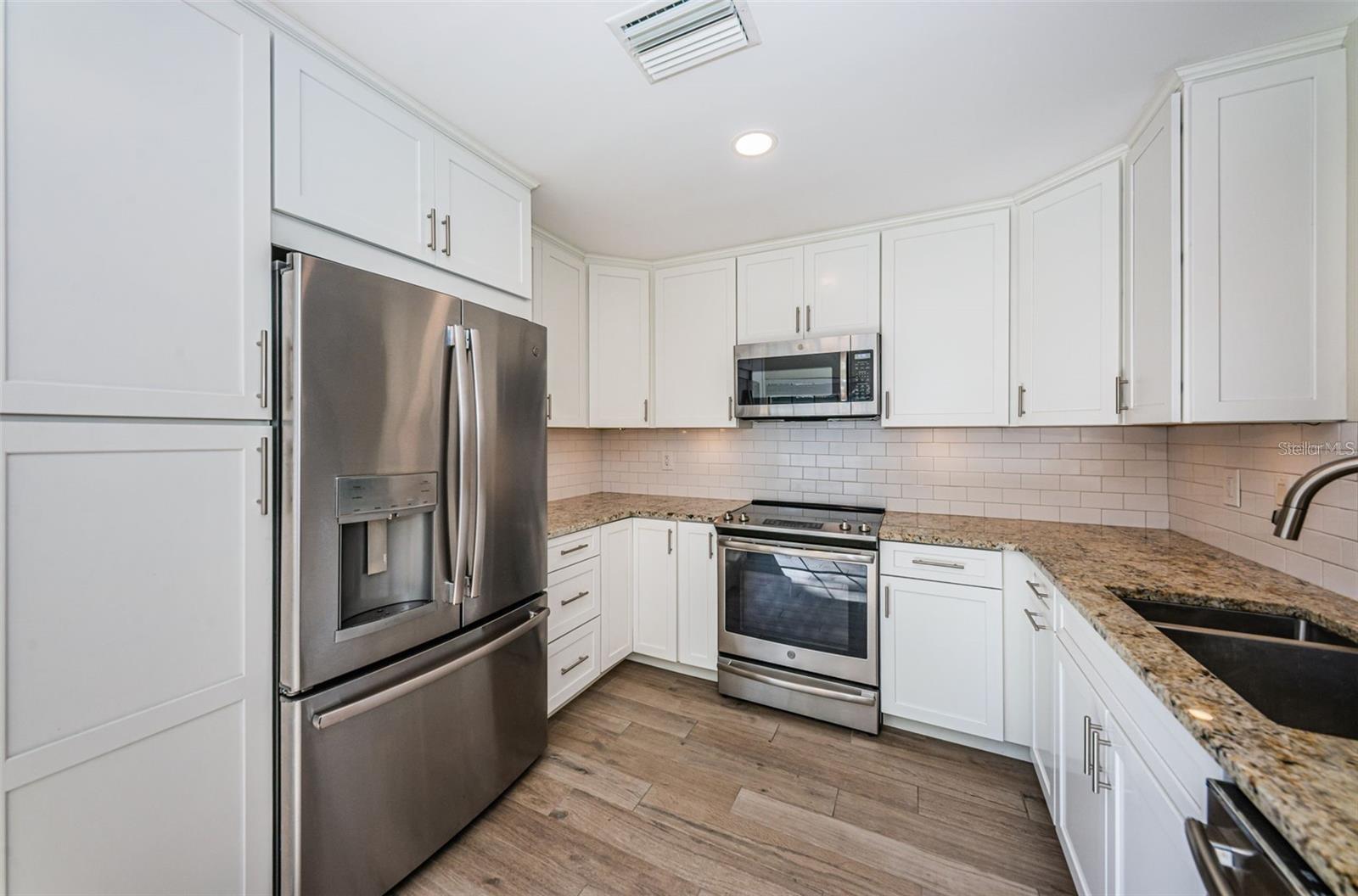 Listing photo id 16 for 3870 Pheasant Court