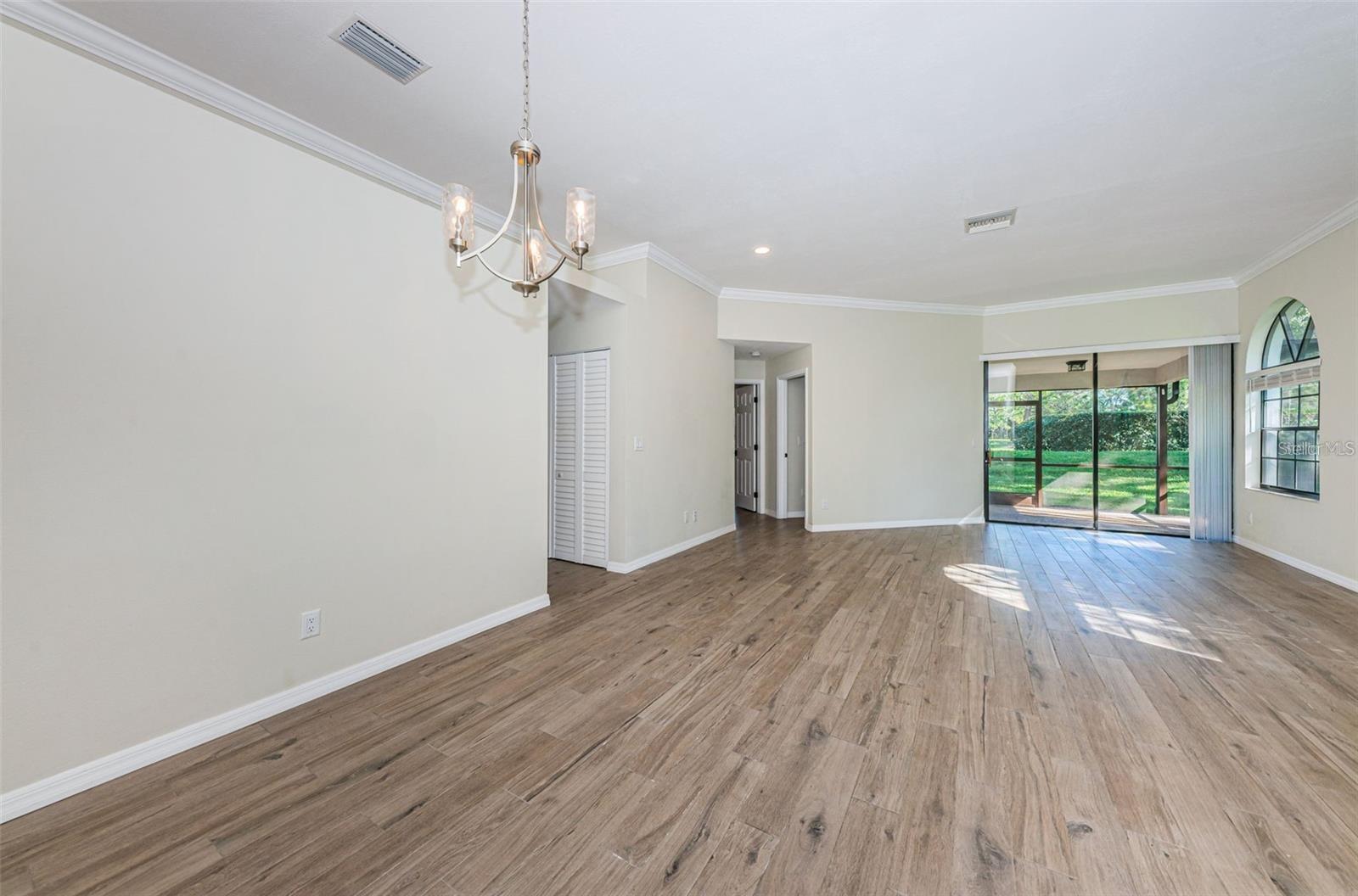 Listing photo id 19 for 3870 Pheasant Court