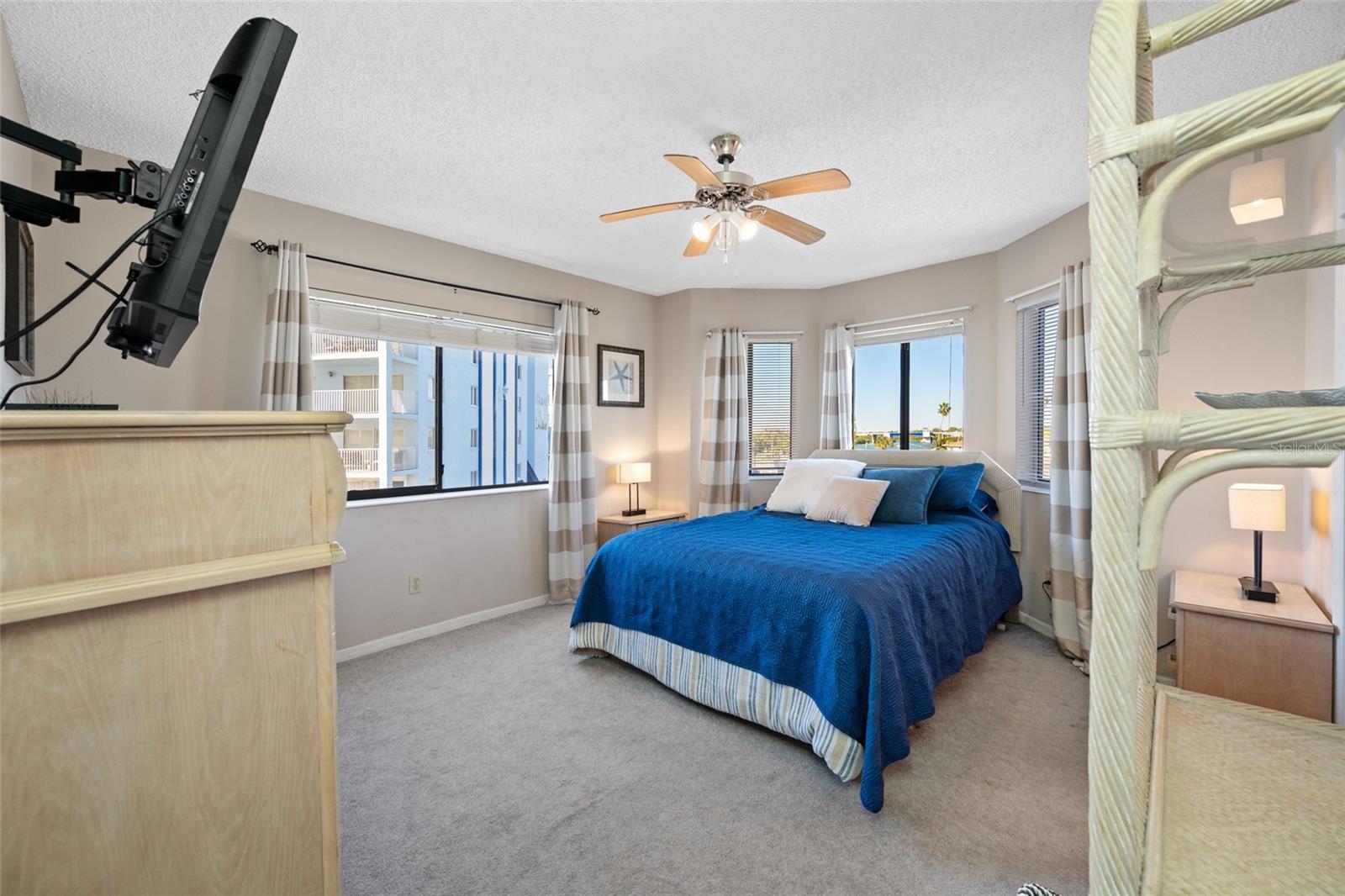 Image 18 of 41 For 18450 Gulf Boulevard 213