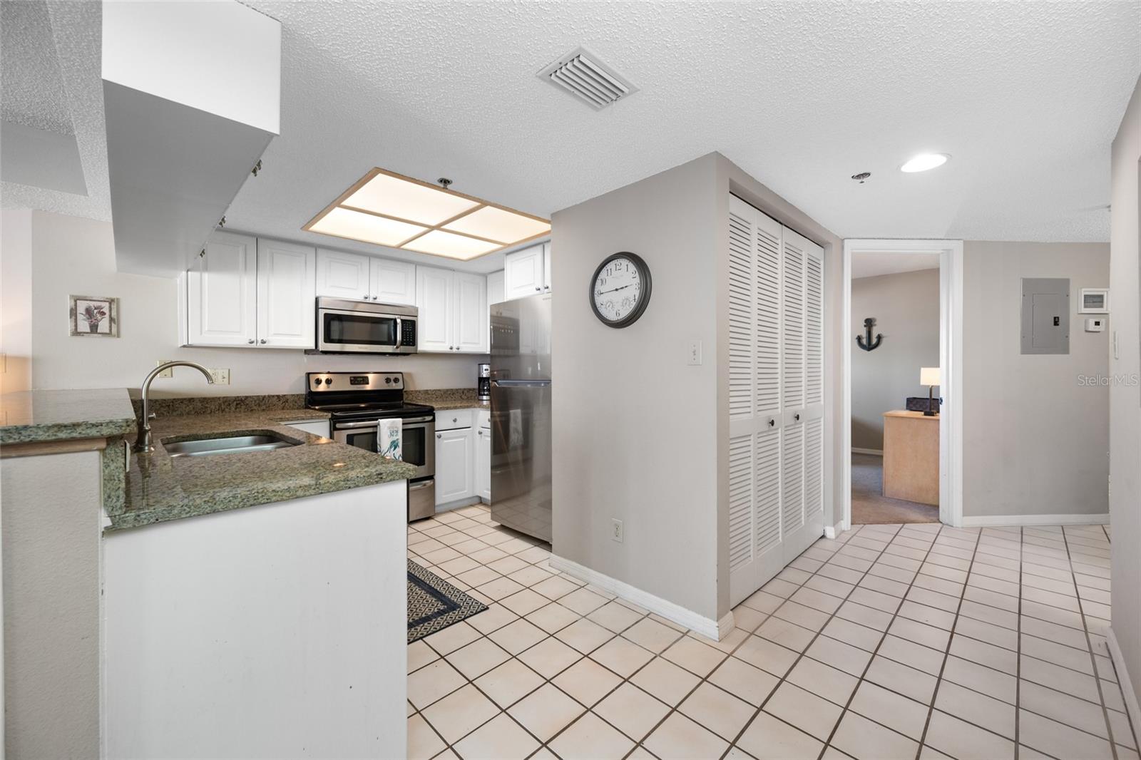 Image 5 of 41 For 18450 Gulf Boulevard 213