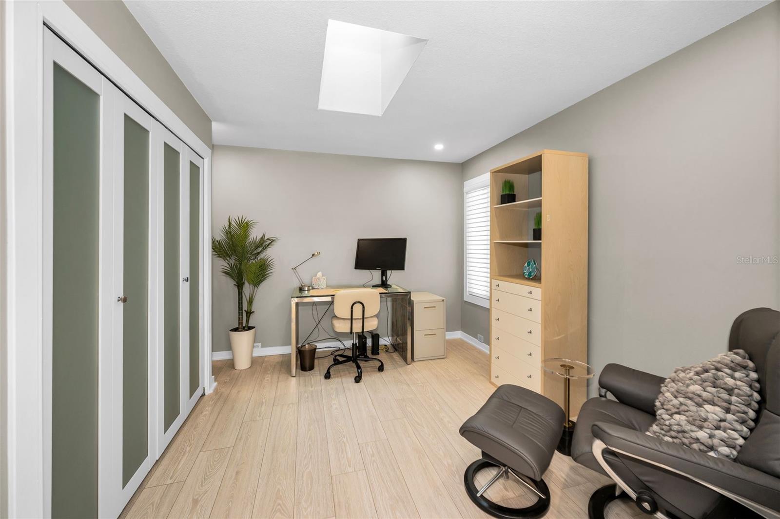 Image 18 of 32 For 1014 Teal Pointe