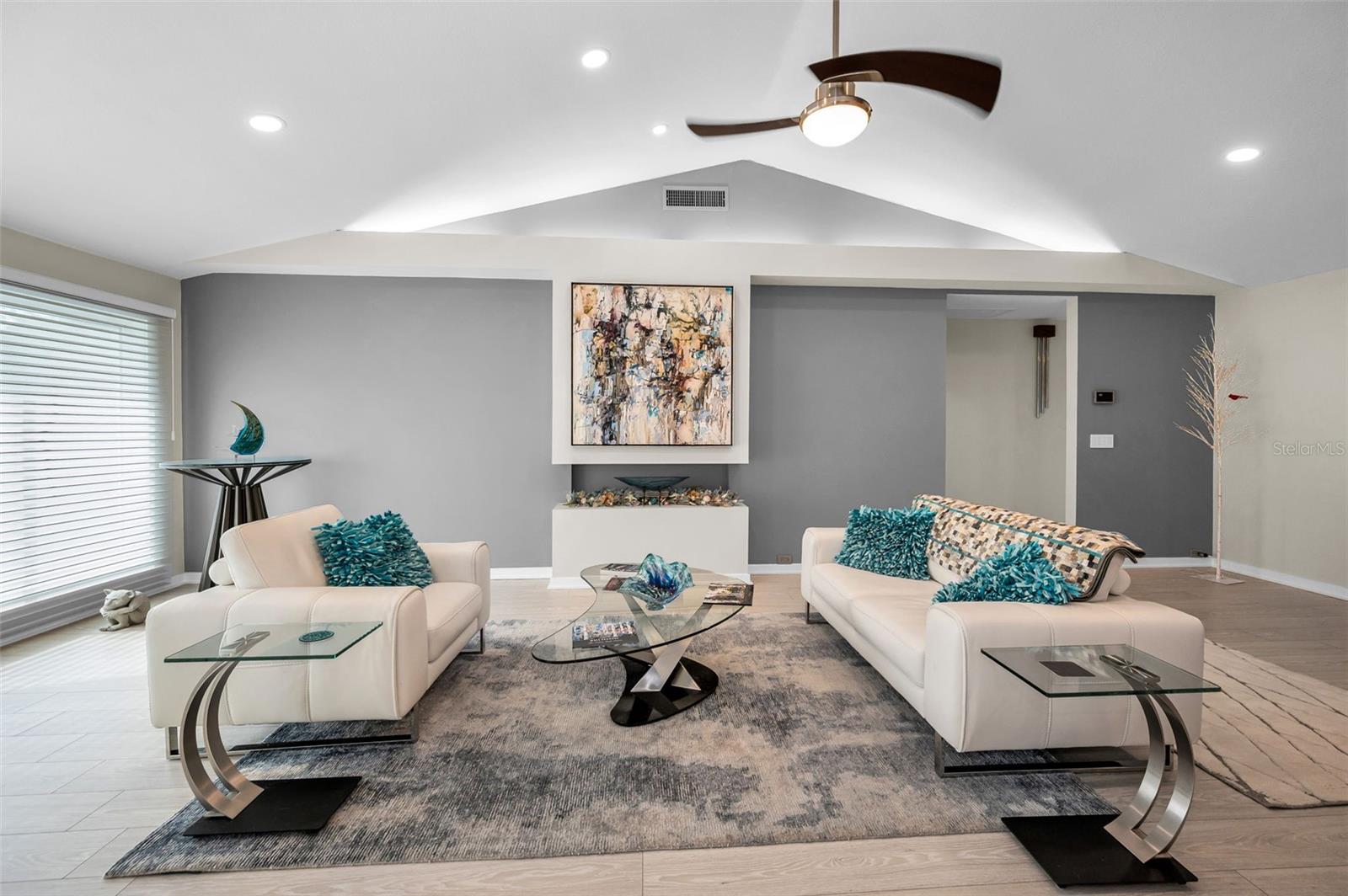 Image 7 of 32 For 1014 Teal Pointe