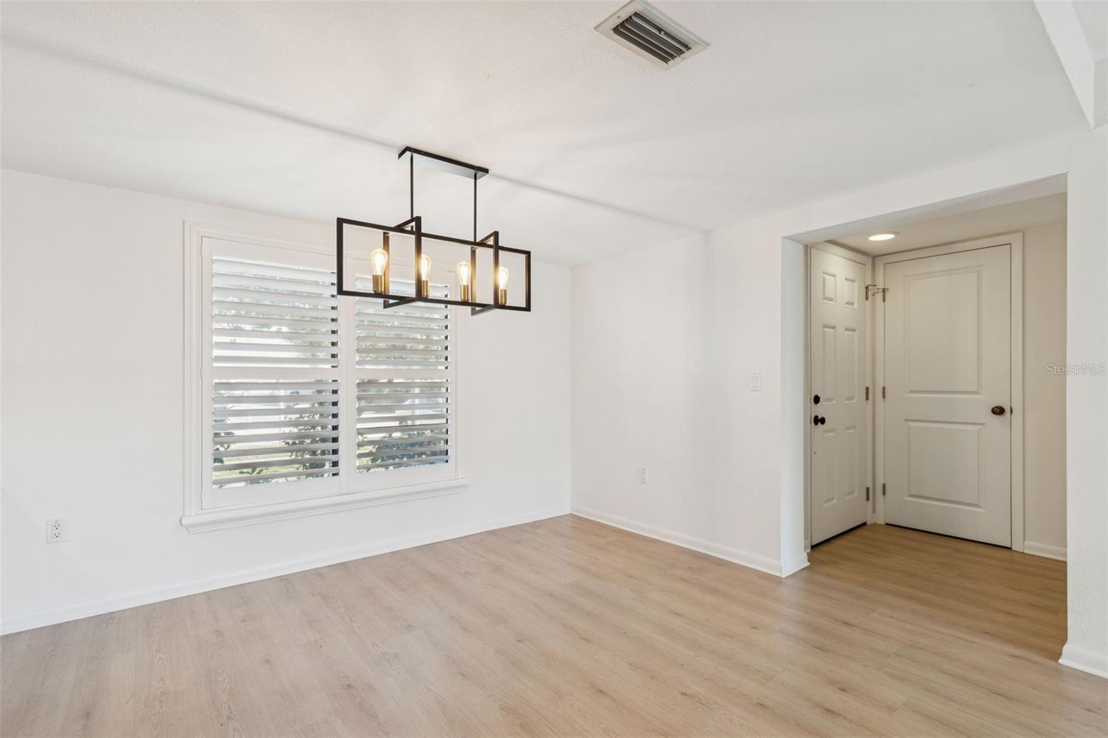 Image 10 of 51 For 2473 Kingfisher Lane I103