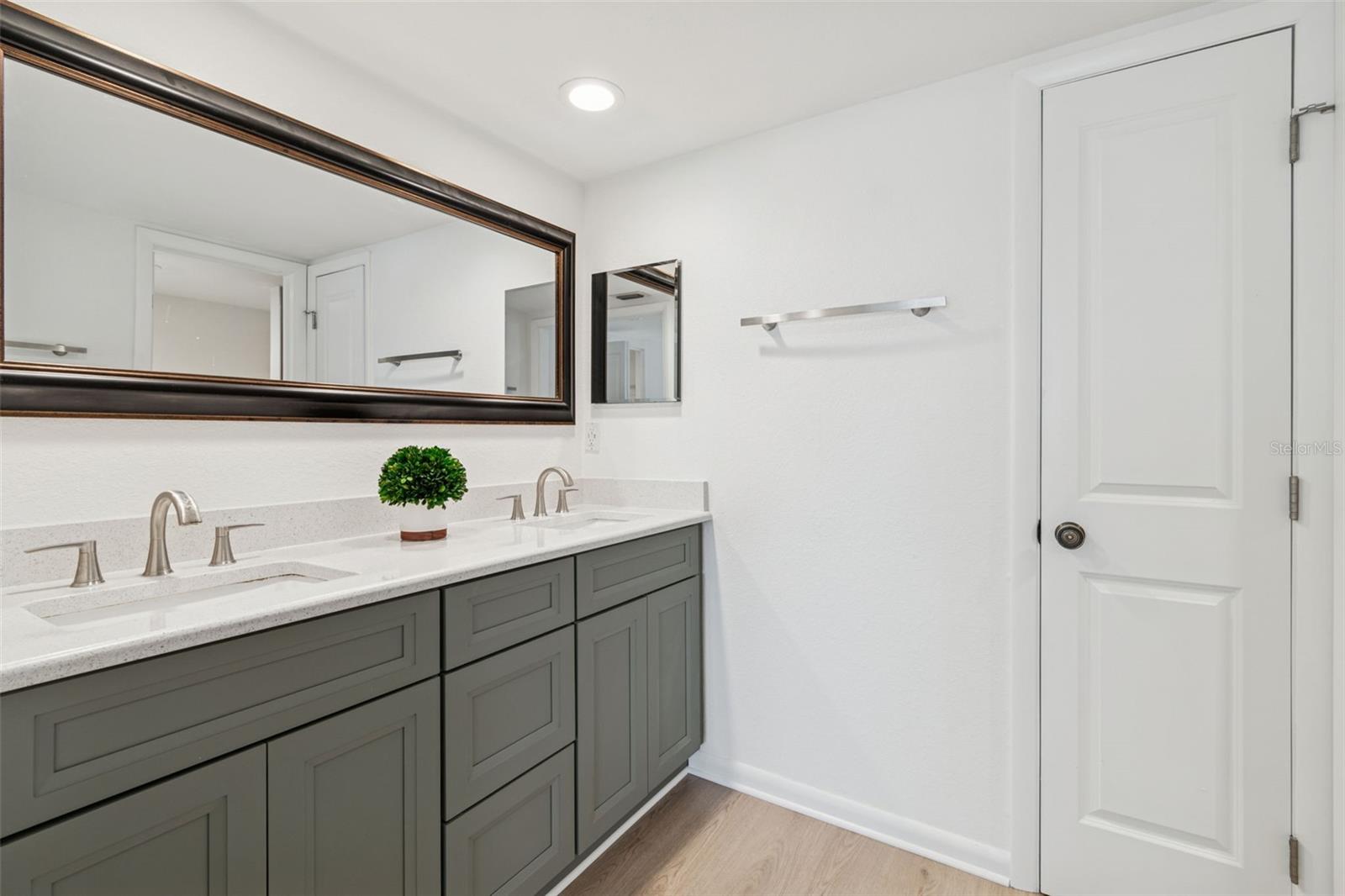 Image 28 of 51 For 2473 Kingfisher Lane I103