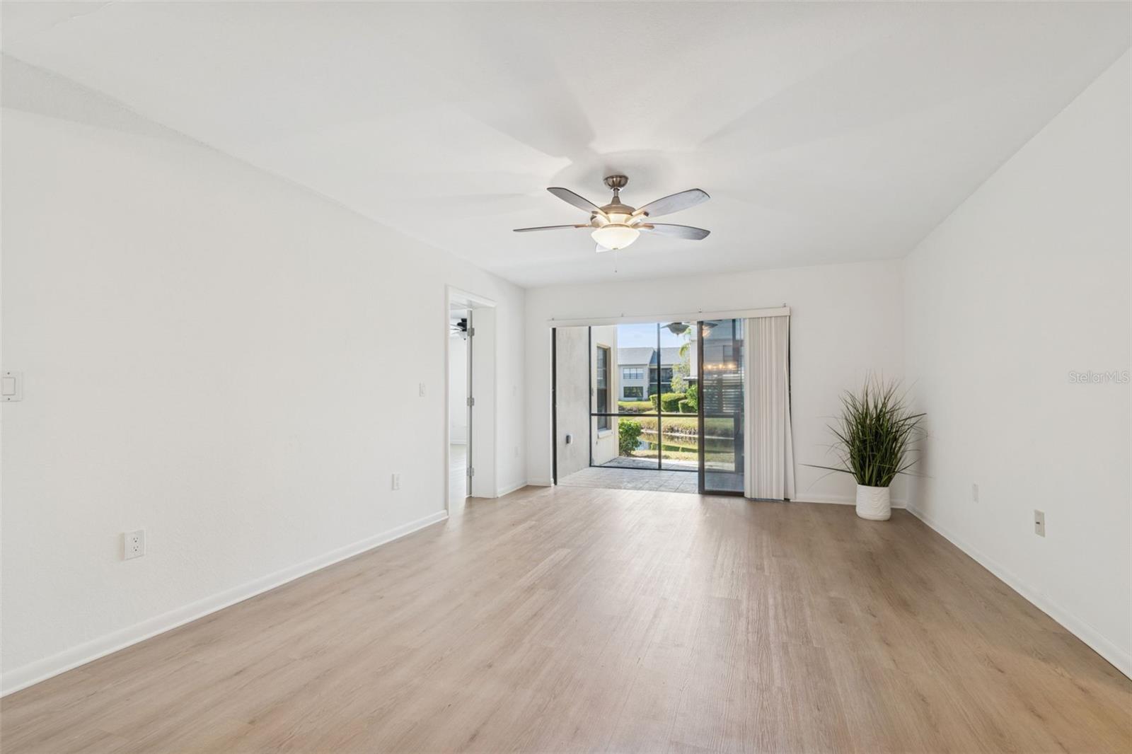 Image 5 of 51 For 2473 Kingfisher Lane I103