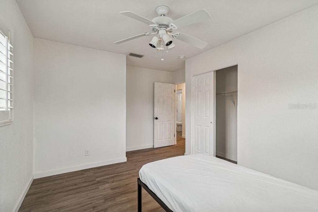 Image 11 of 29 For 4601 Venetian Boulevard Ne