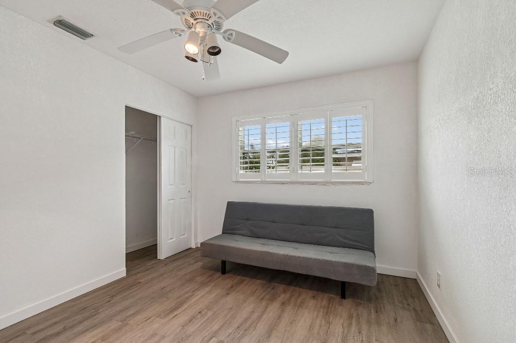 Image 13 of 29 For 4601 Venetian Boulevard Ne