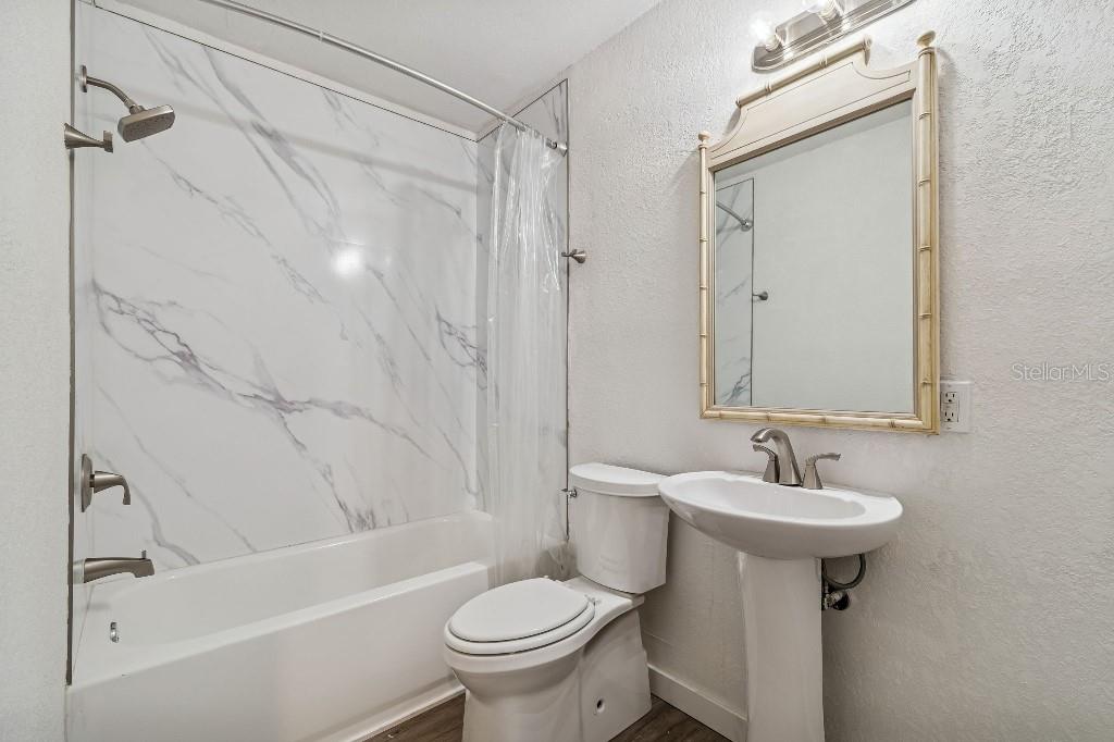 Image 14 of 29 For 4601 Venetian Boulevard Ne