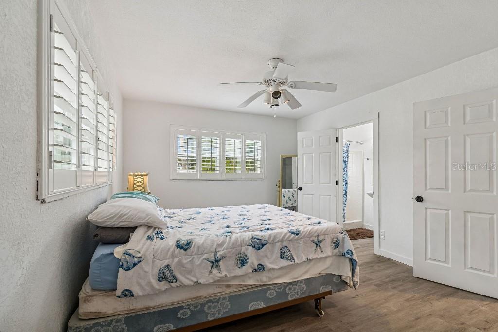 Image 15 of 29 For 4601 Venetian Boulevard Ne