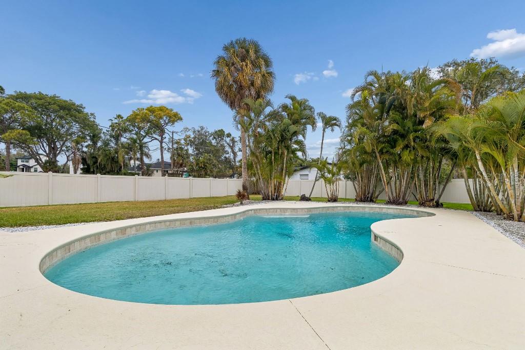 Image 24 of 29 For 4601 Venetian Boulevard Ne