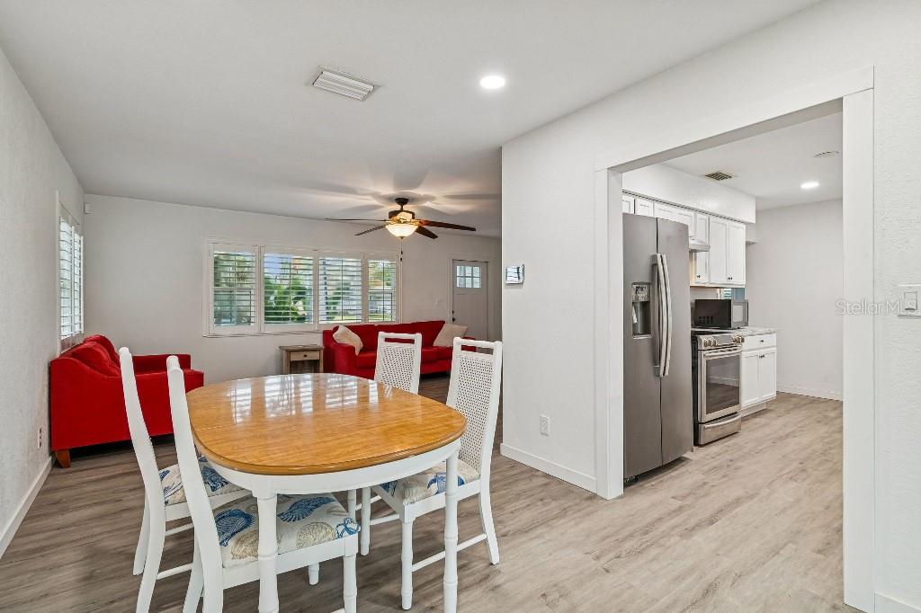 Image 5 of 29 For 4601 Venetian Boulevard Ne