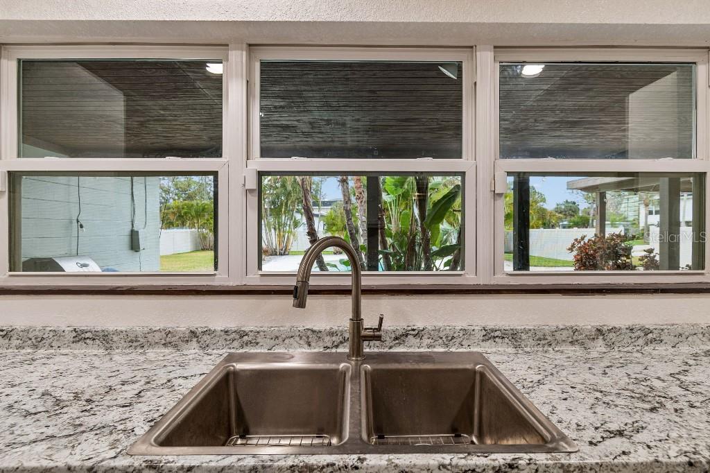 Image 8 of 29 For 4601 Venetian Boulevard Ne