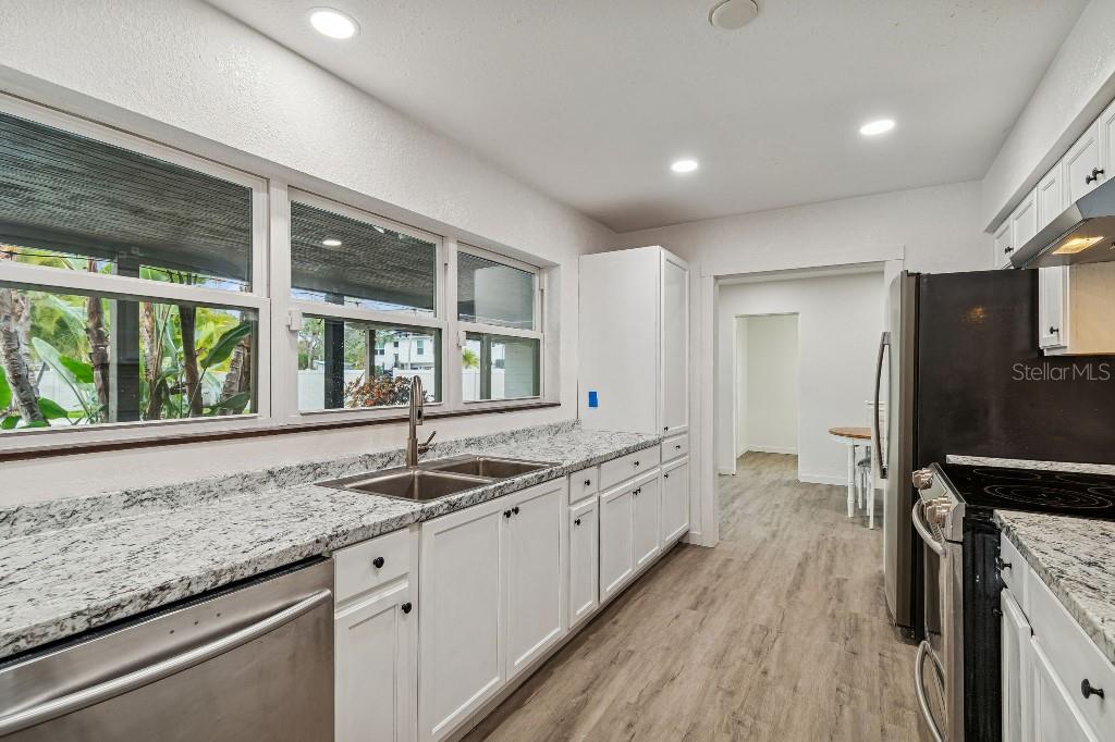 Image 9 of 29 For 4601 Venetian Boulevard Ne