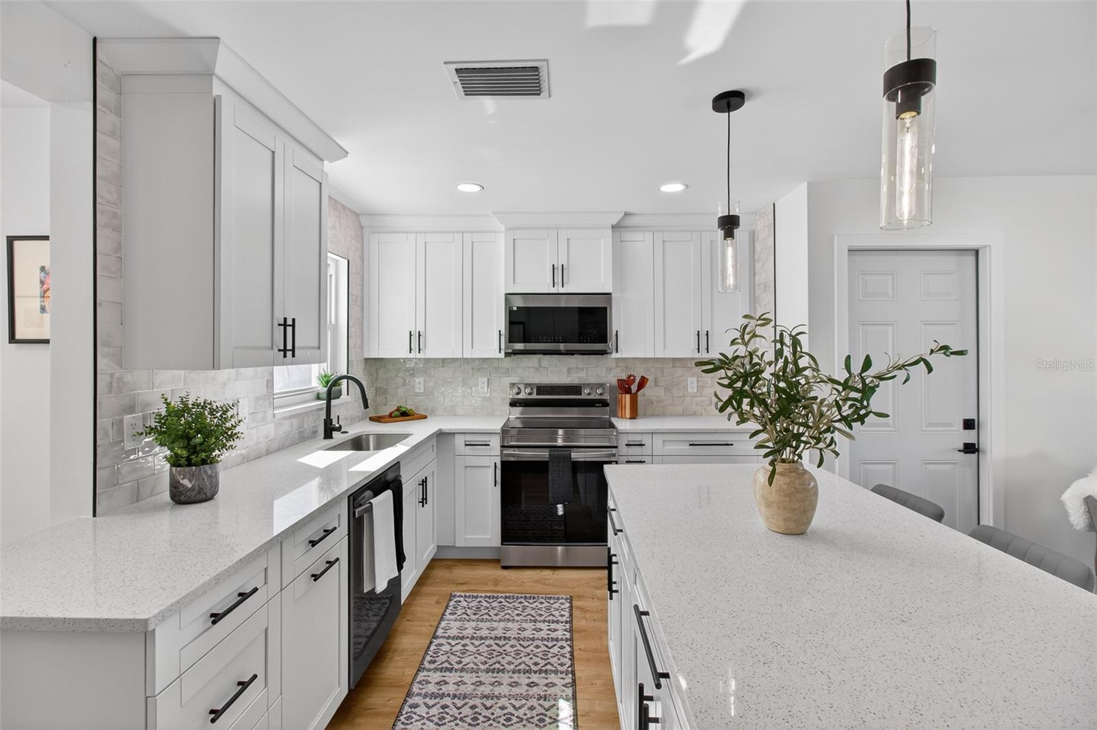 Image 11 of 42 For 651 20th Street Nw