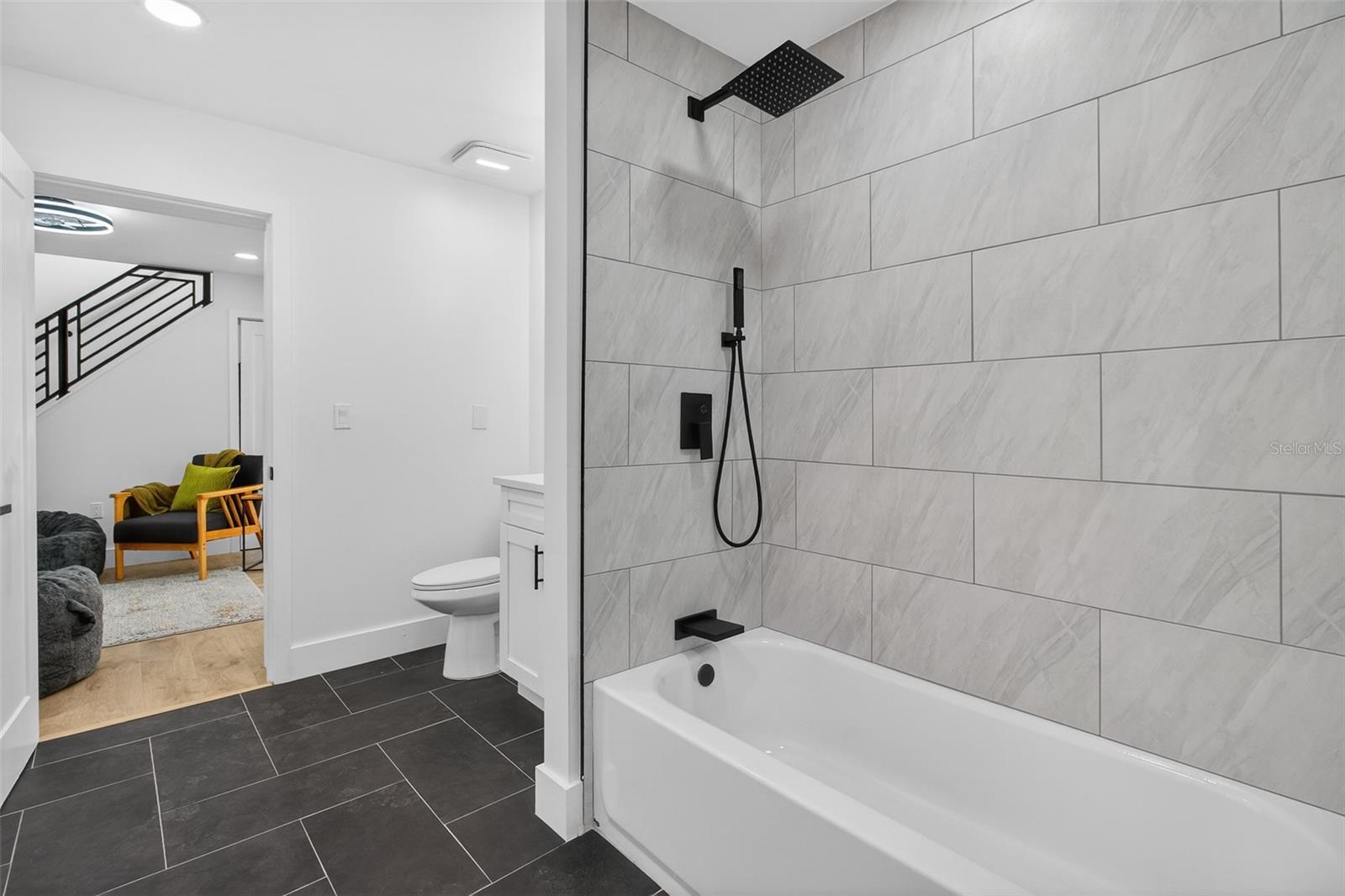 Image 17 of 42 For 651 20th Street Nw