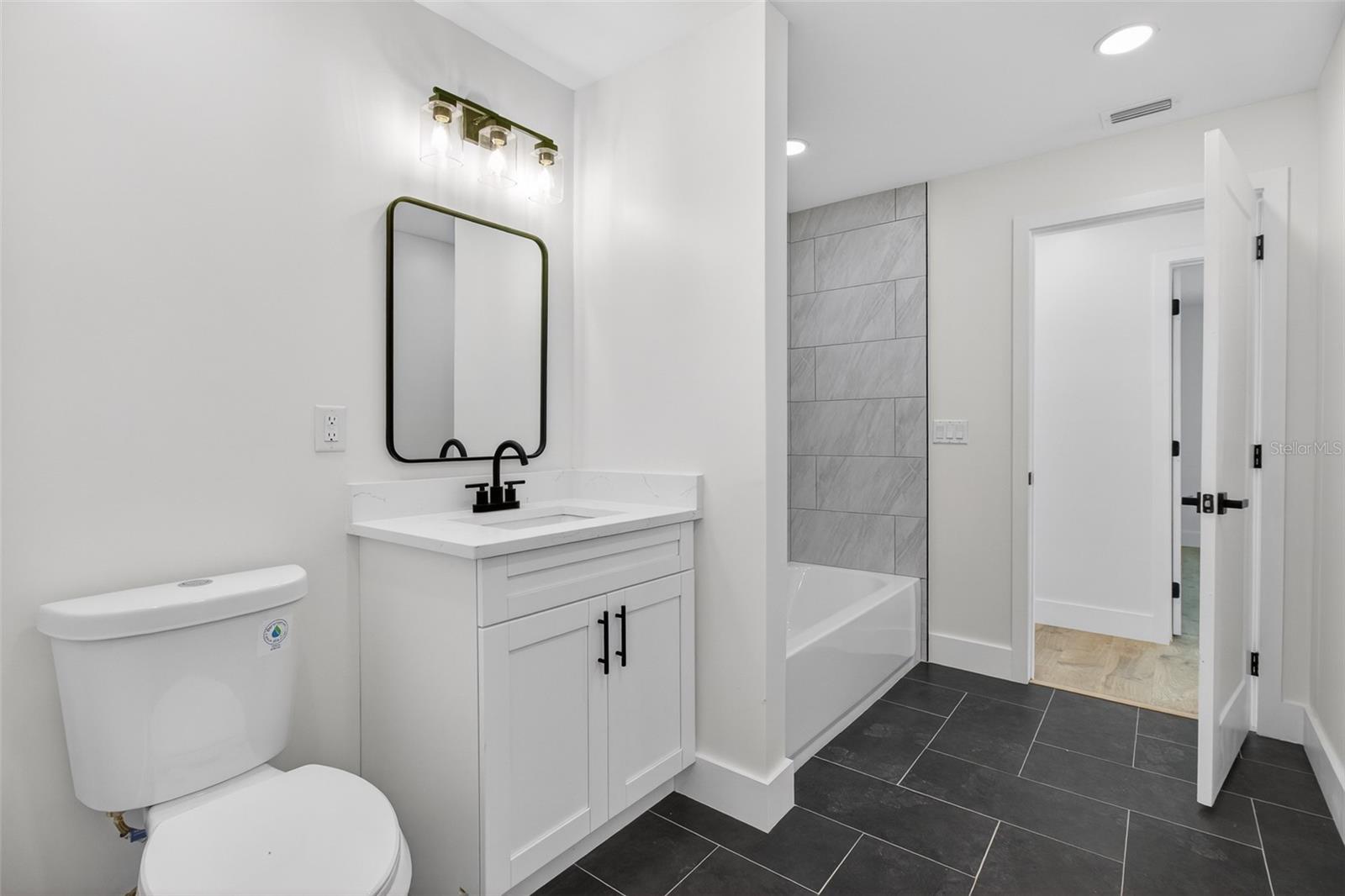 Image 18 of 42 For 651 20th Street Nw