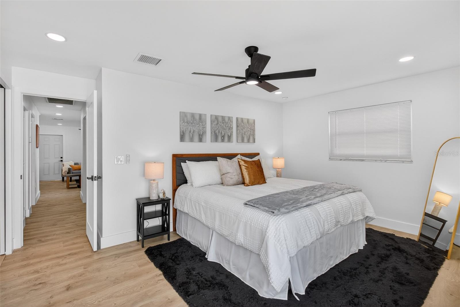 Image 20 of 42 For 651 20th Street Nw