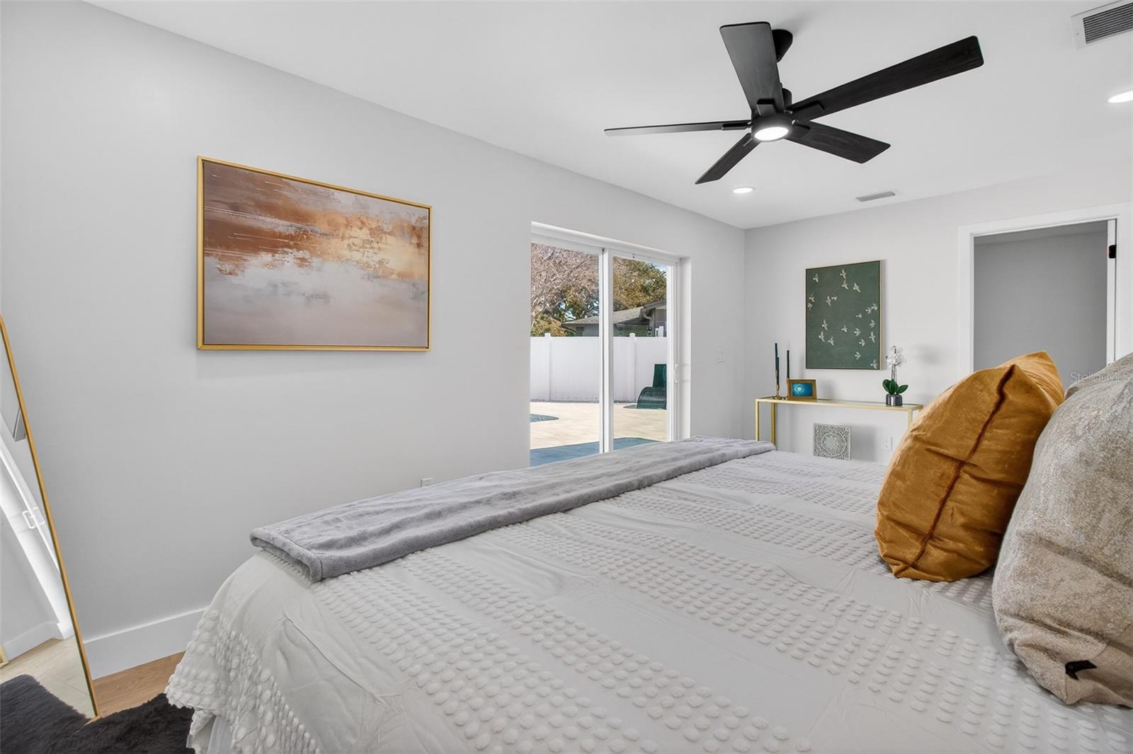 Image 21 of 42 For 651 20th Street Nw