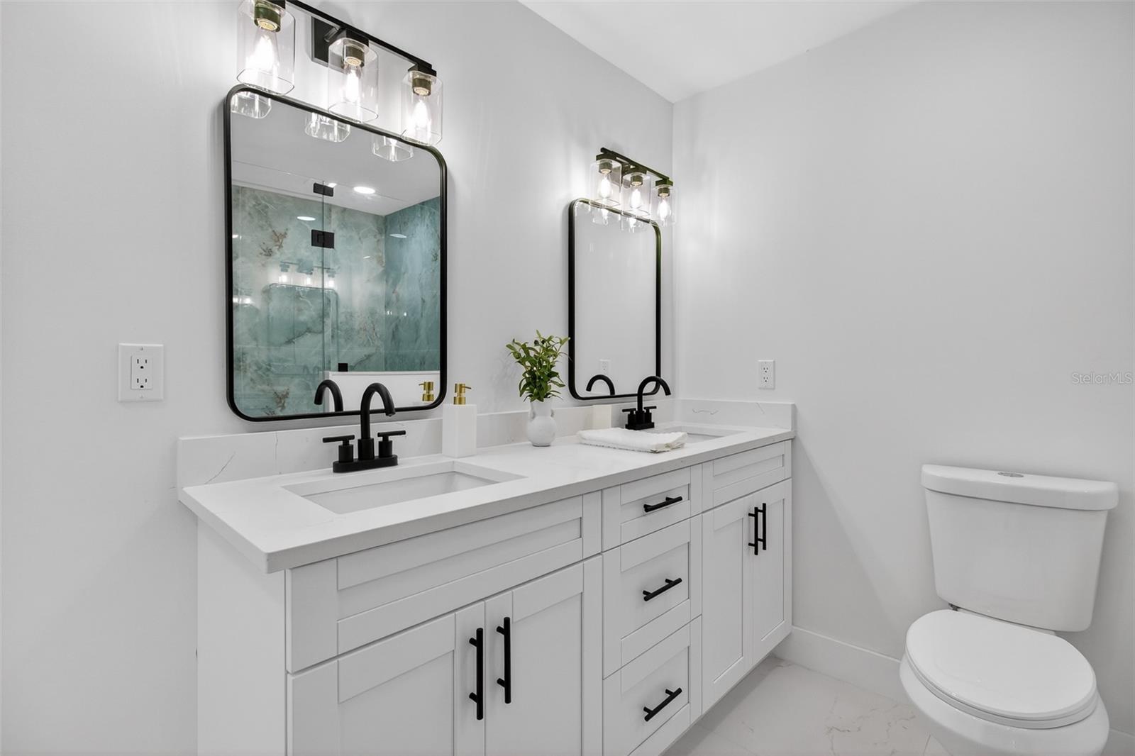 Image 23 of 42 For 651 20th Street Nw