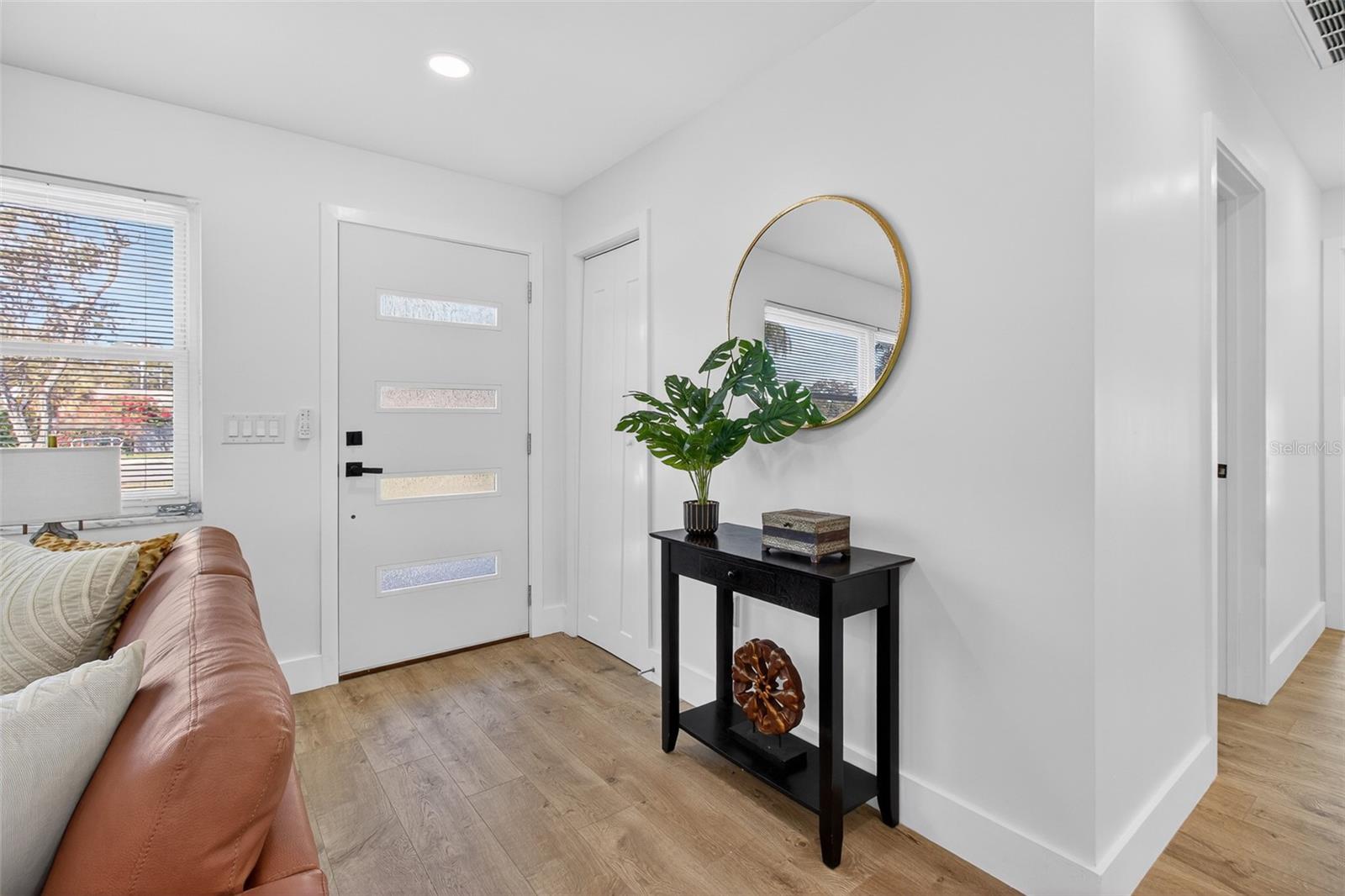 Image 6 of 42 For 651 20th Street Nw