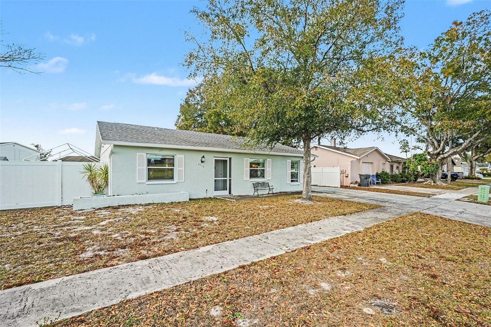 Image 3 of 22 For 6515 Spanish Moss Circle