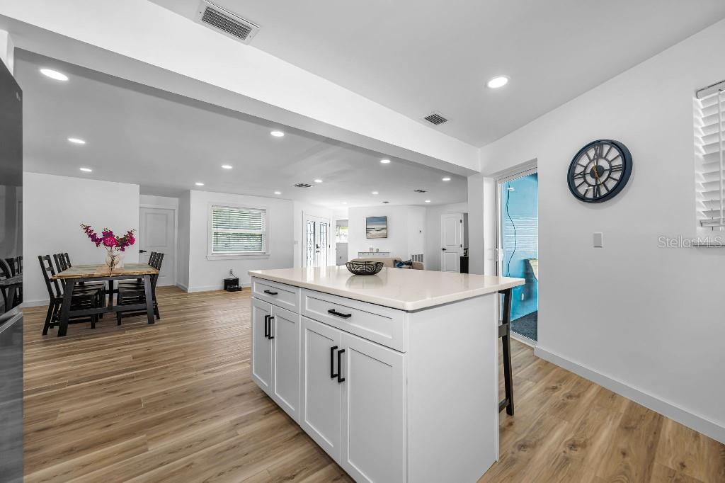 Image 17 of 35 For 60 Kipling Plaza