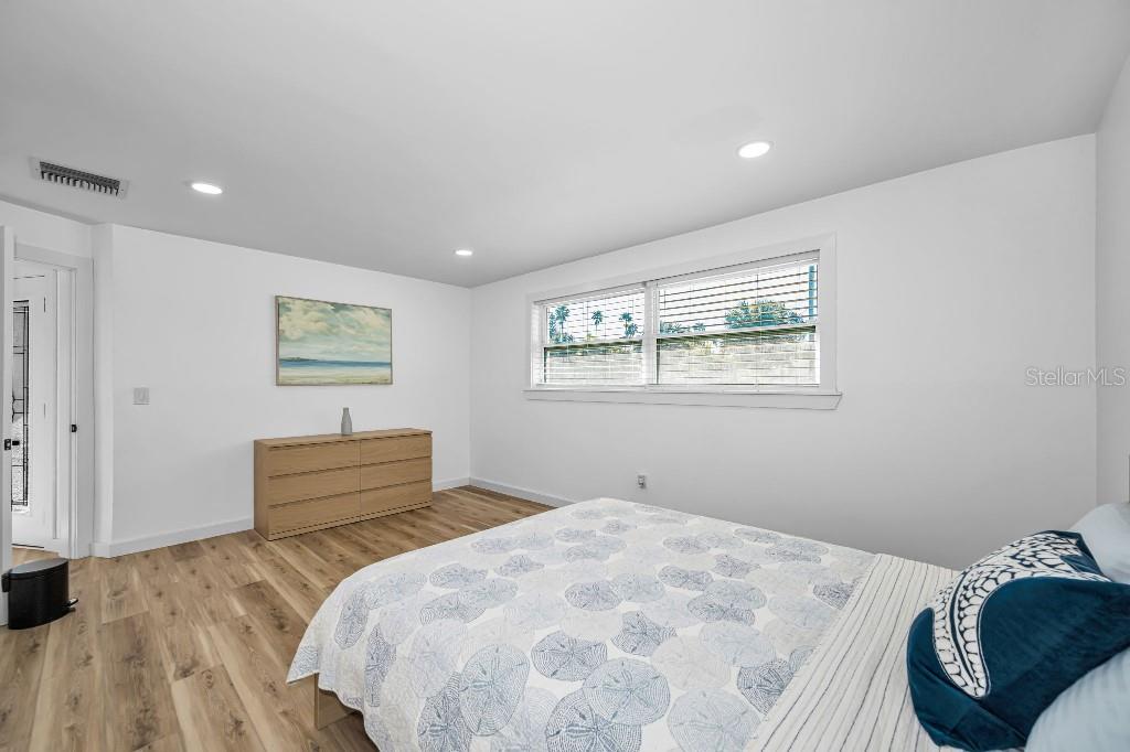 Image 23 of 35 For 60 Kipling Plaza