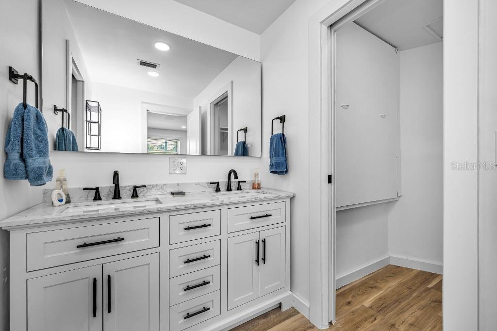 Image 27 of 35 For 60 Kipling Plaza