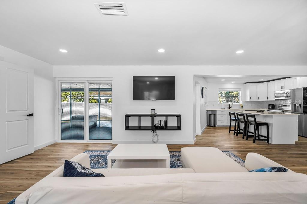 Image 5 of 35 For 60 Kipling Plaza