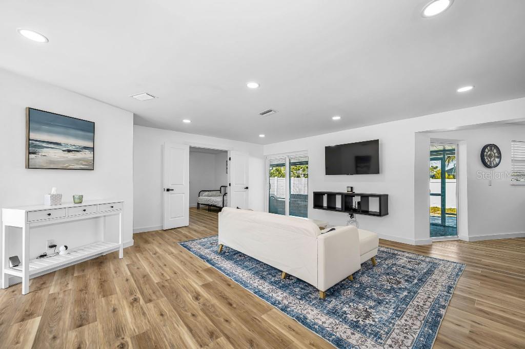 Image 7 of 35 For 60 Kipling Plaza