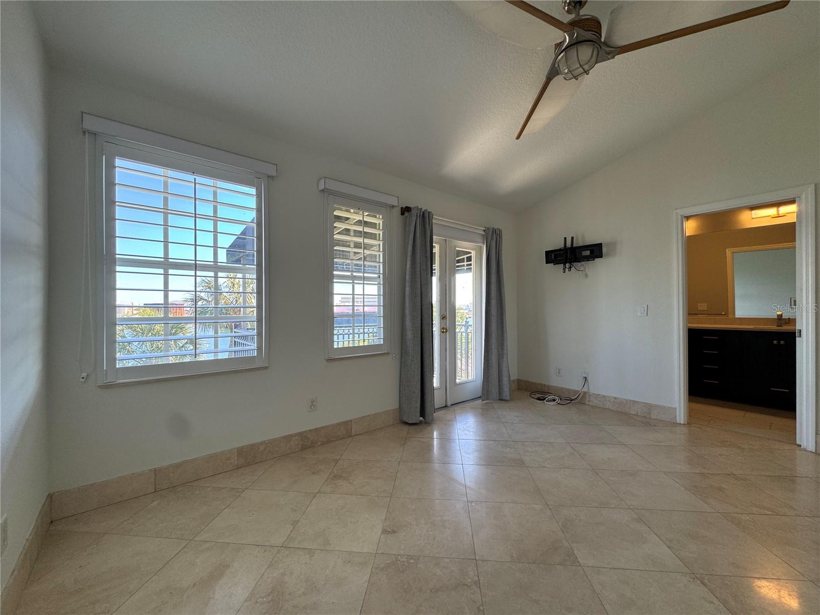 Image 27 of 75 For 1420 Harbour Walk Road