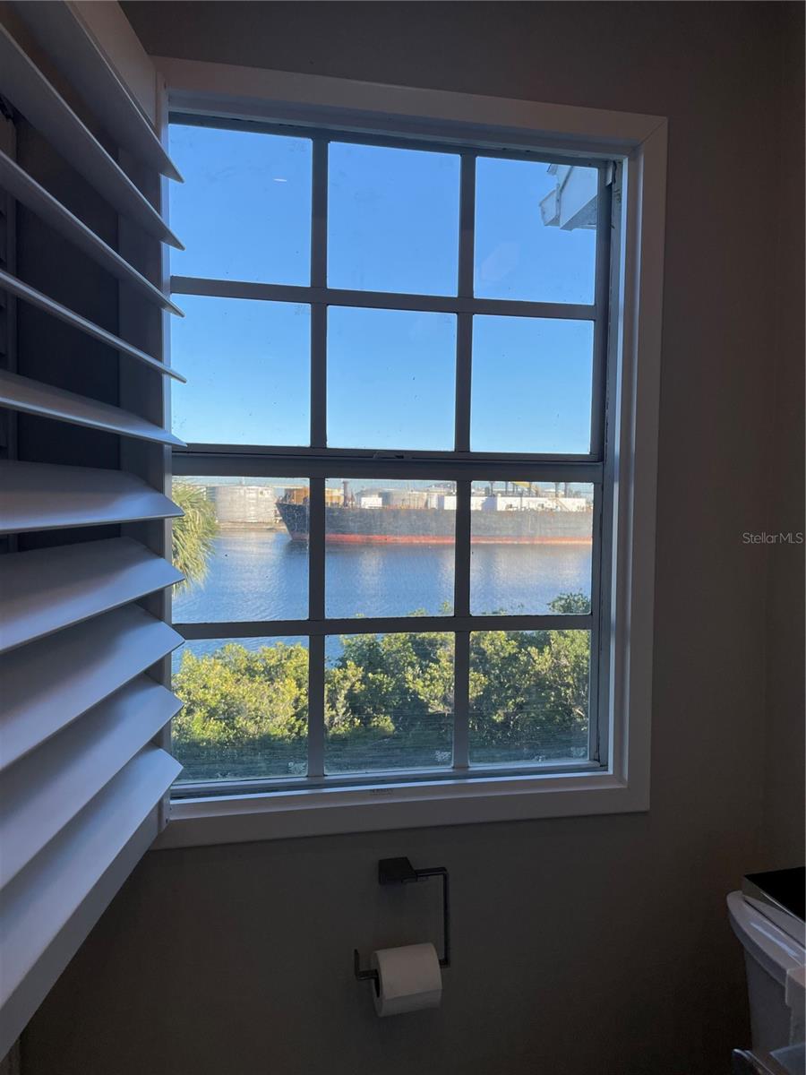 Image 43 of 75 For 1420 Harbour Walk Road