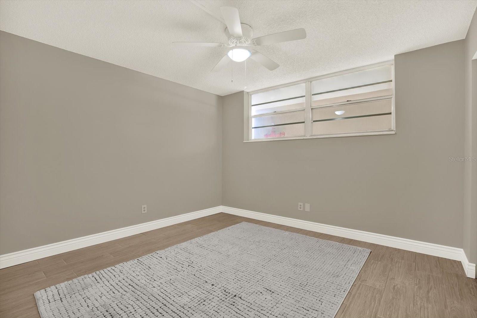 Image 16 of 18 For 7625 Sun Island Drive S 107