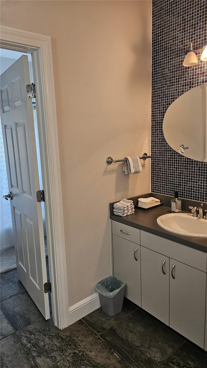 Image 25 of 30 For 3001 Azeele Street