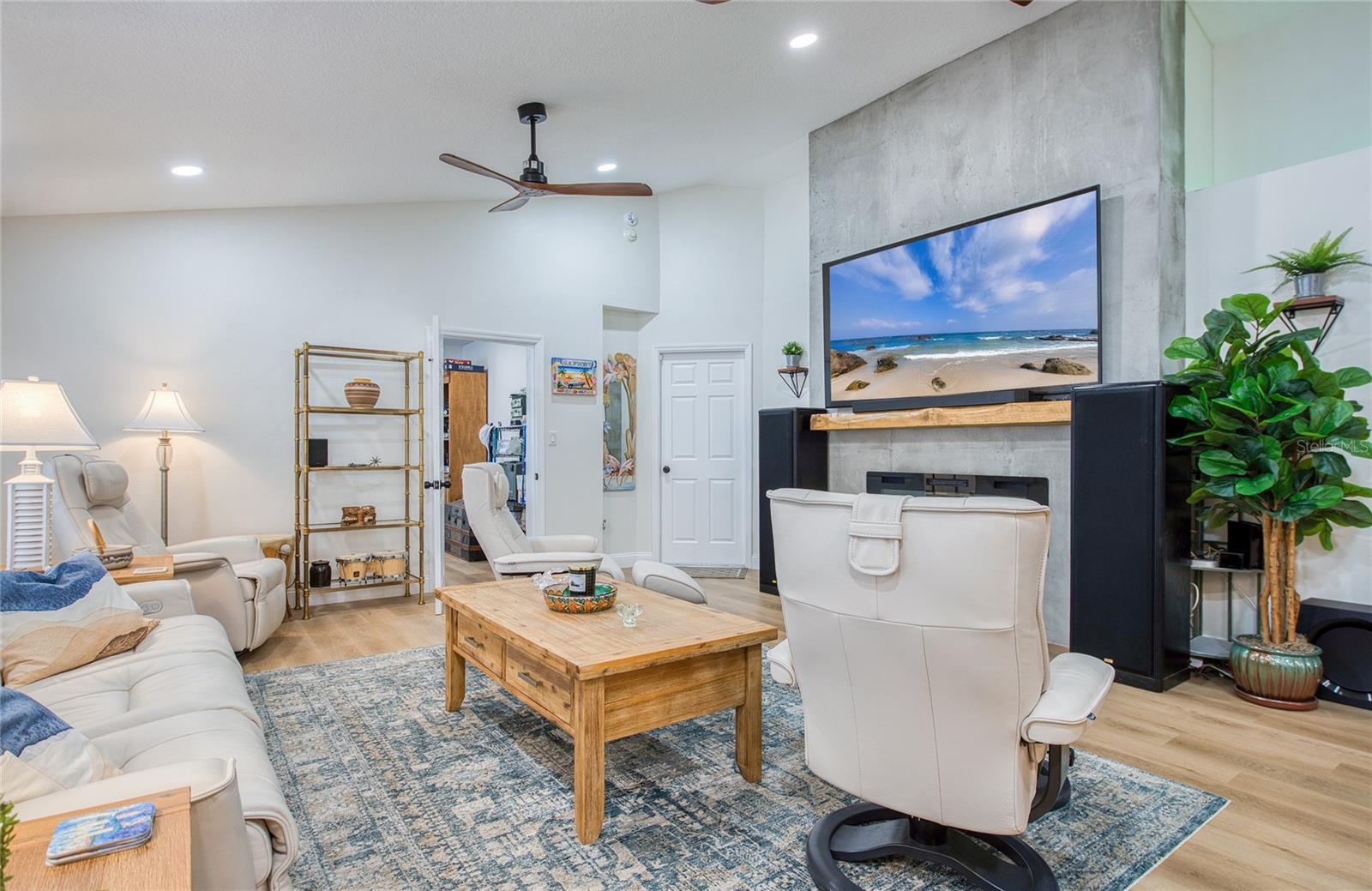 Image 15 of 52 For 625 Folsom Street S