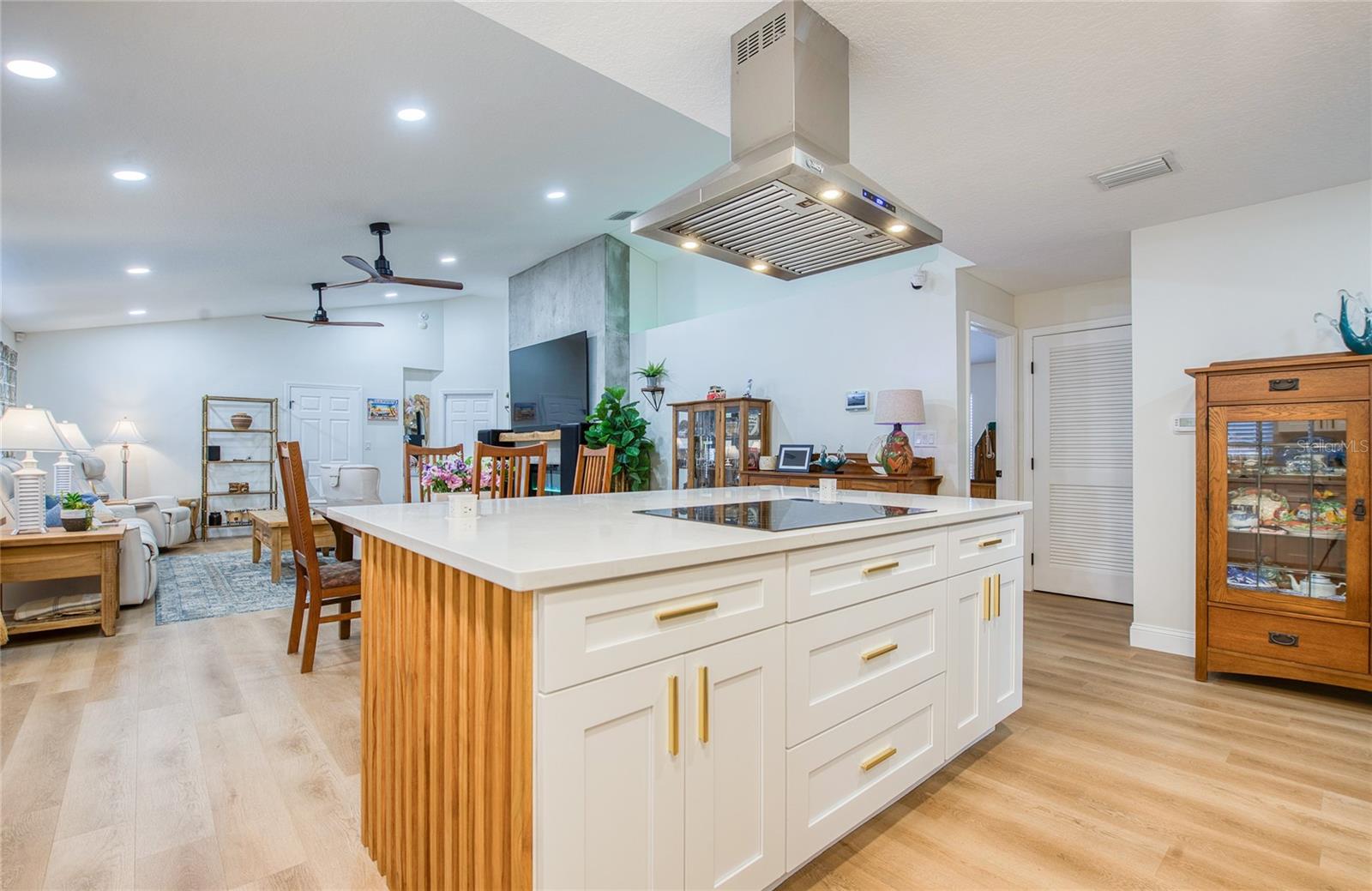 Image 18 of 52 For 625 Folsom Street S