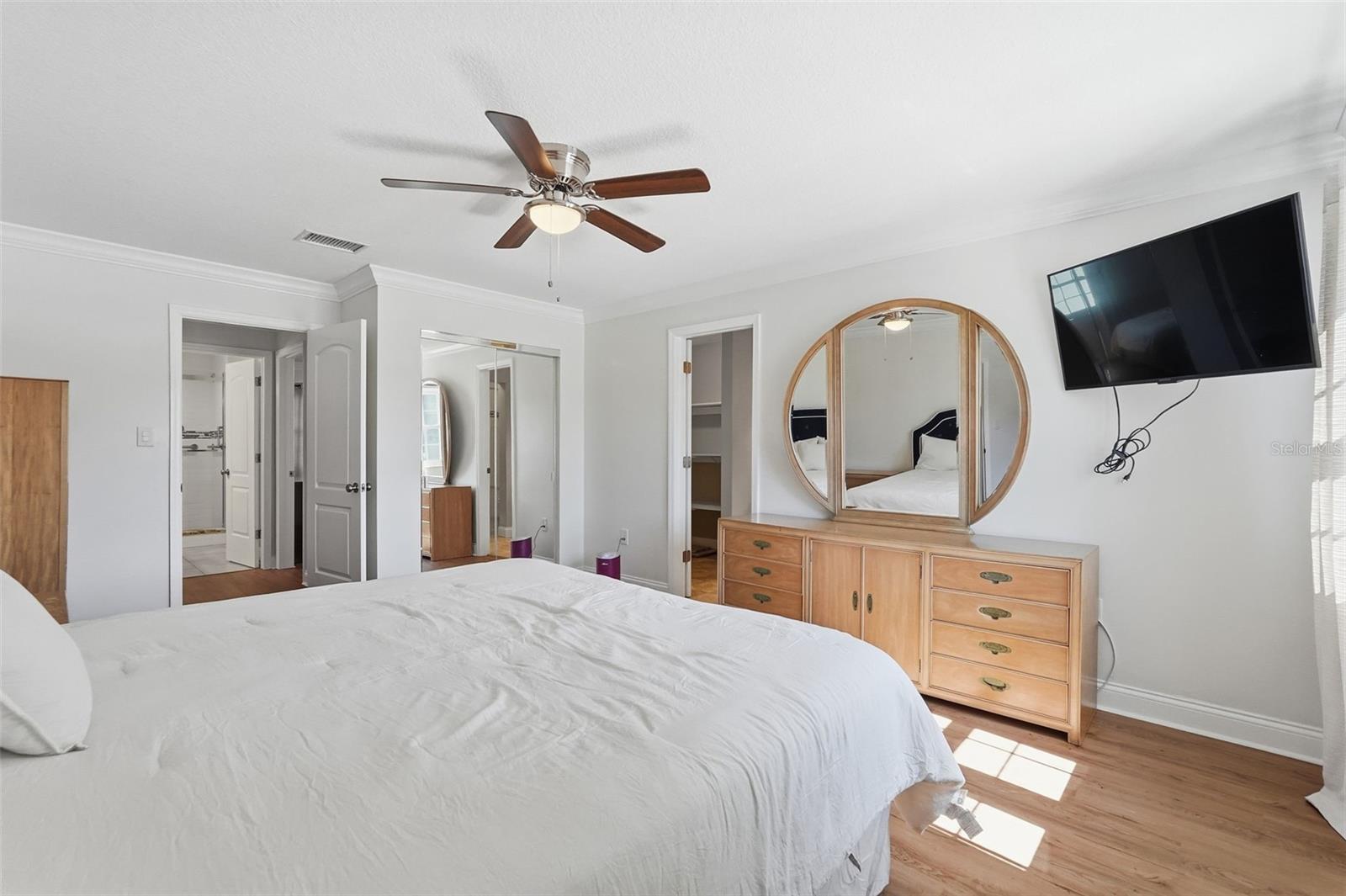 Image 12 of 38 For 1706 Belleair Forest Drive 234