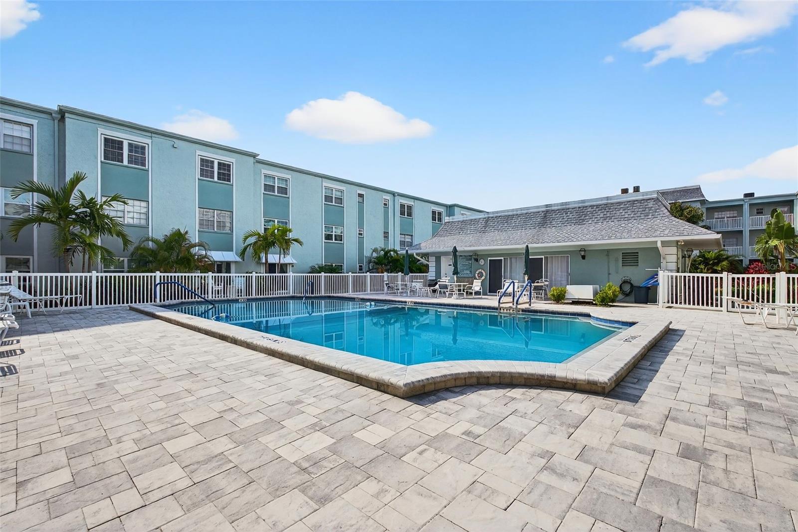 Image 28 of 38 For 1706 Belleair Forest Drive 234