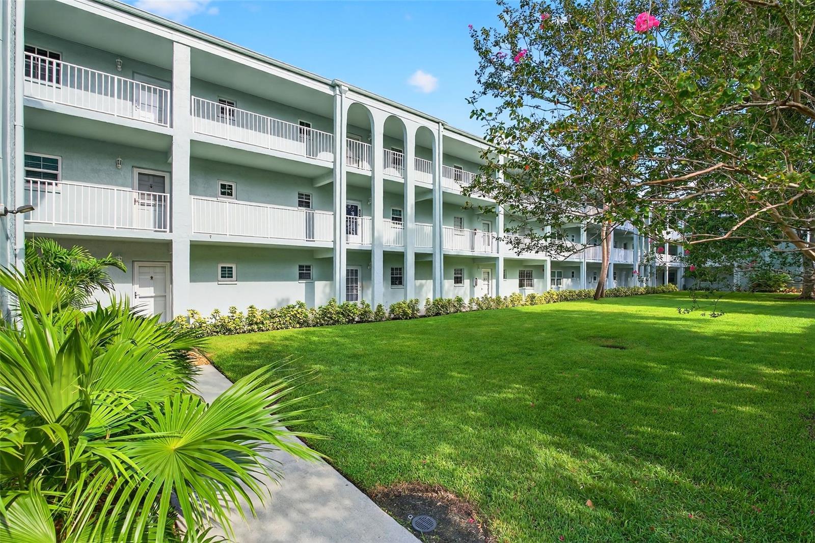 Image 30 of 38 For 1706 Belleair Forest Drive 234